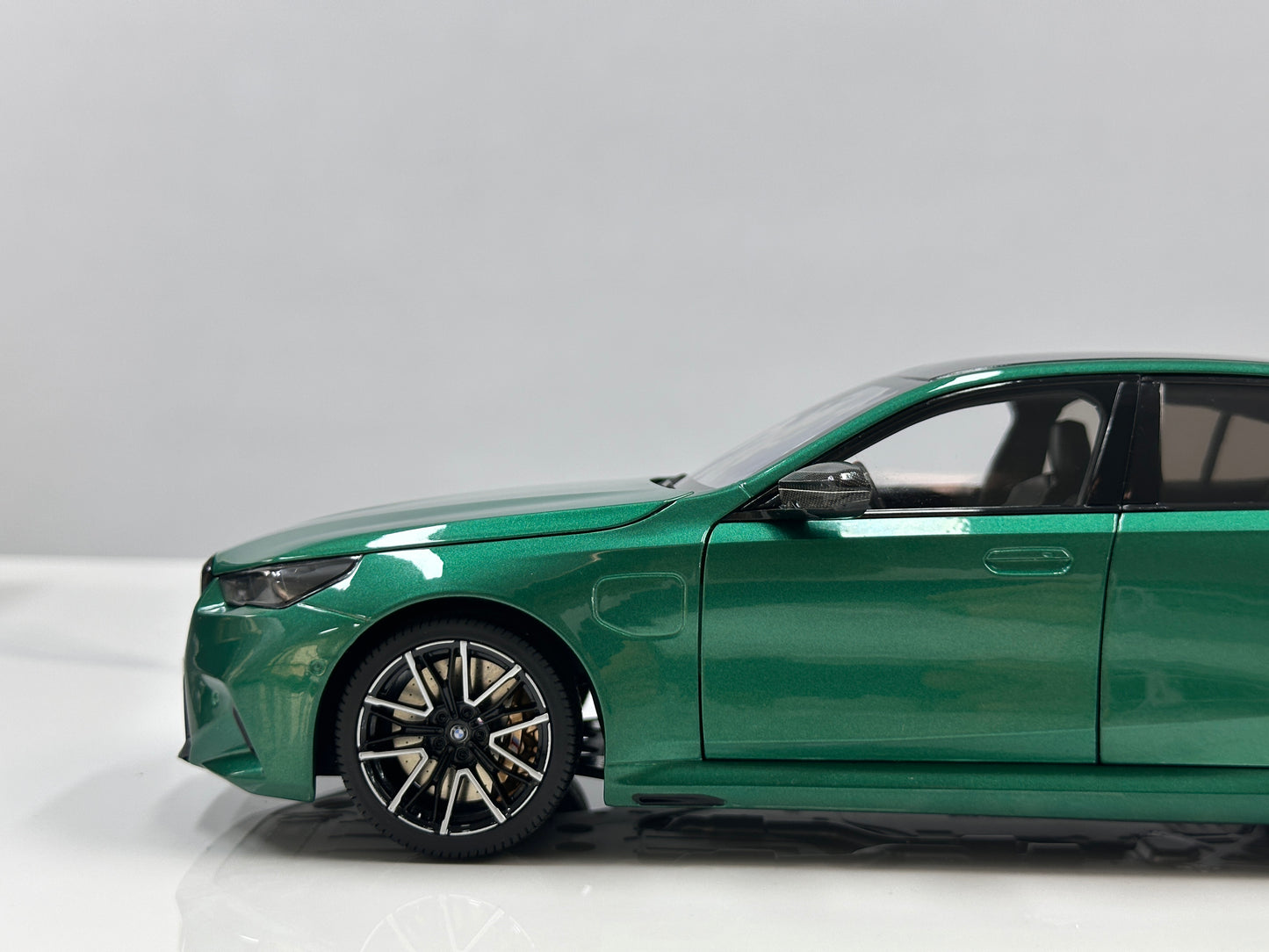 MINICHAMPS 1/18 BMW M5 (2024) Metallic Green 110023800