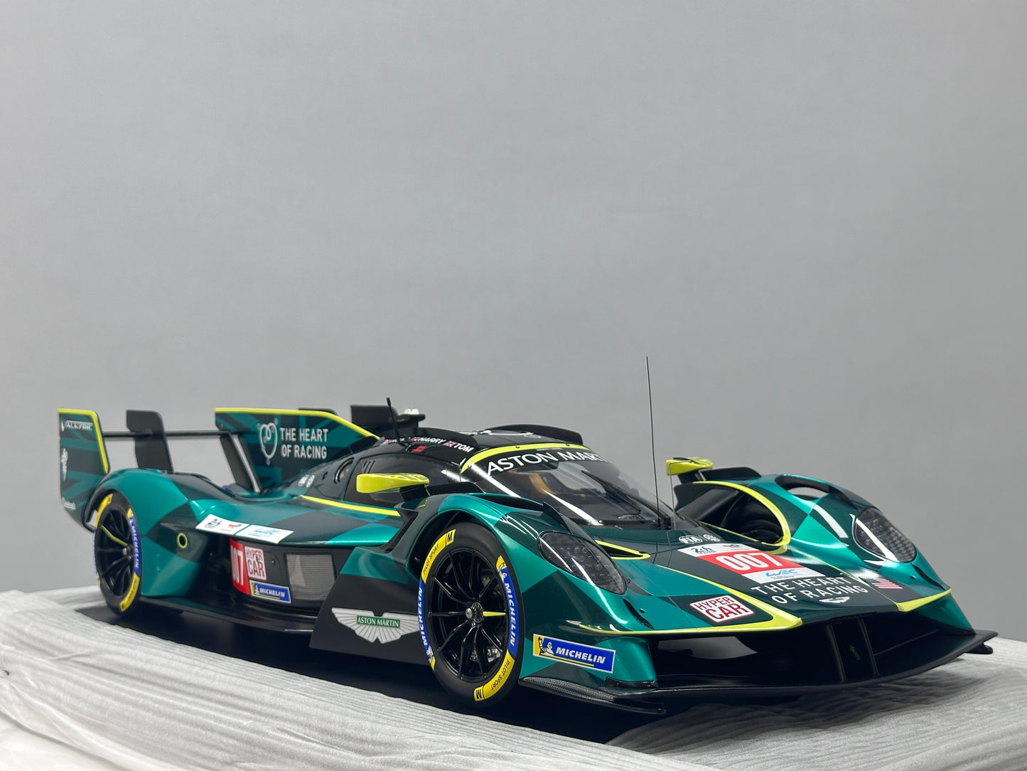 Spark 1/8 Aston Martin VALKYRIE NO.007 Black and Green Livery 08S003