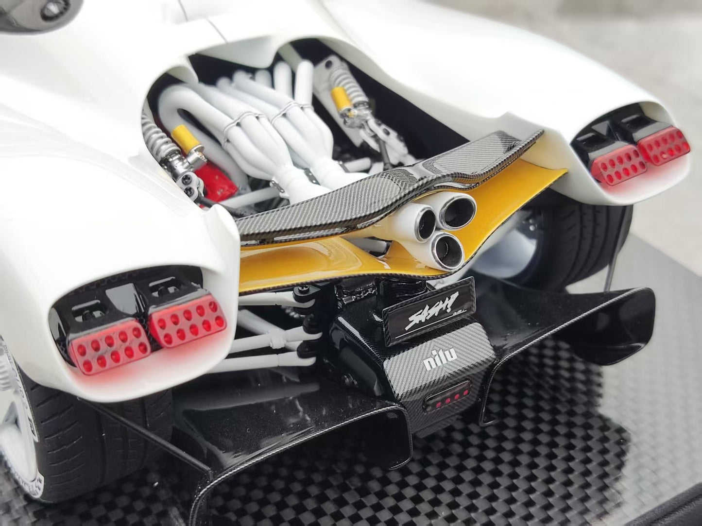 FRONTIART 1/18 Nilu 27 White FA180