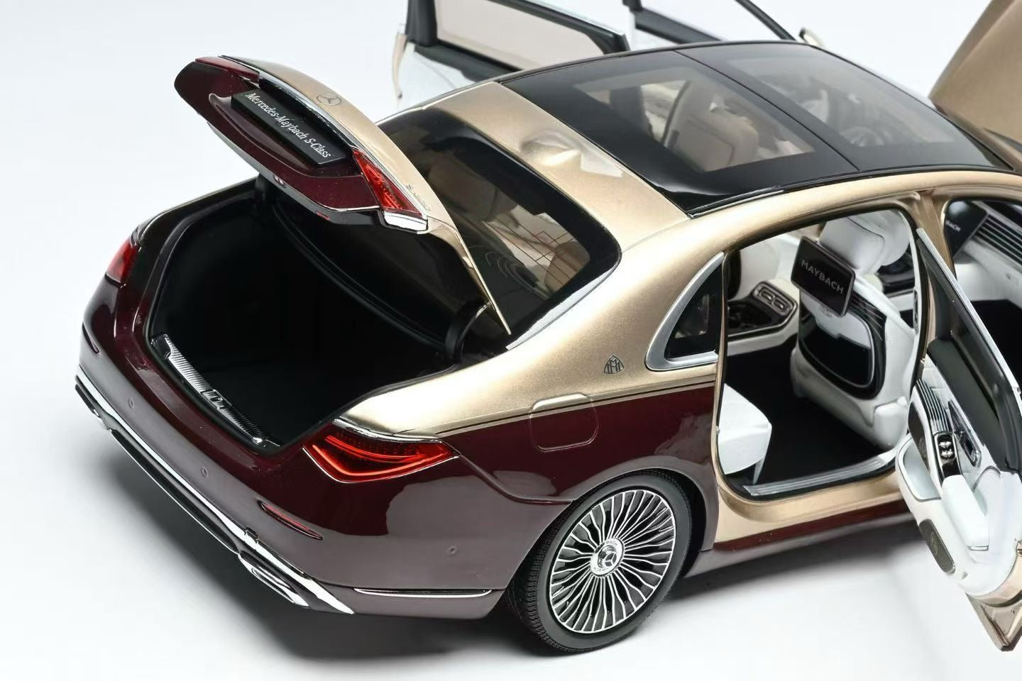 Almost Real 1/18 Mercedes-Maybach S-Class Alloy Fully Open-Piece Simulation Car Model