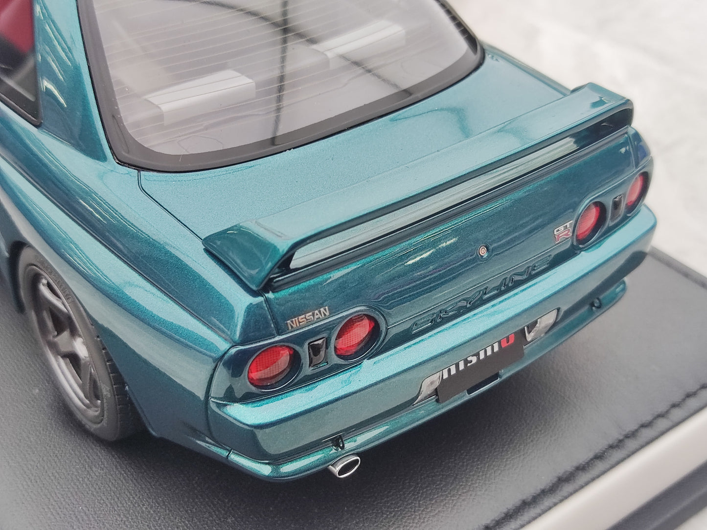 MOTORHELIX 1/18 Nissan Skyline GT-R (R32) Customized Version Midnight Green MH324