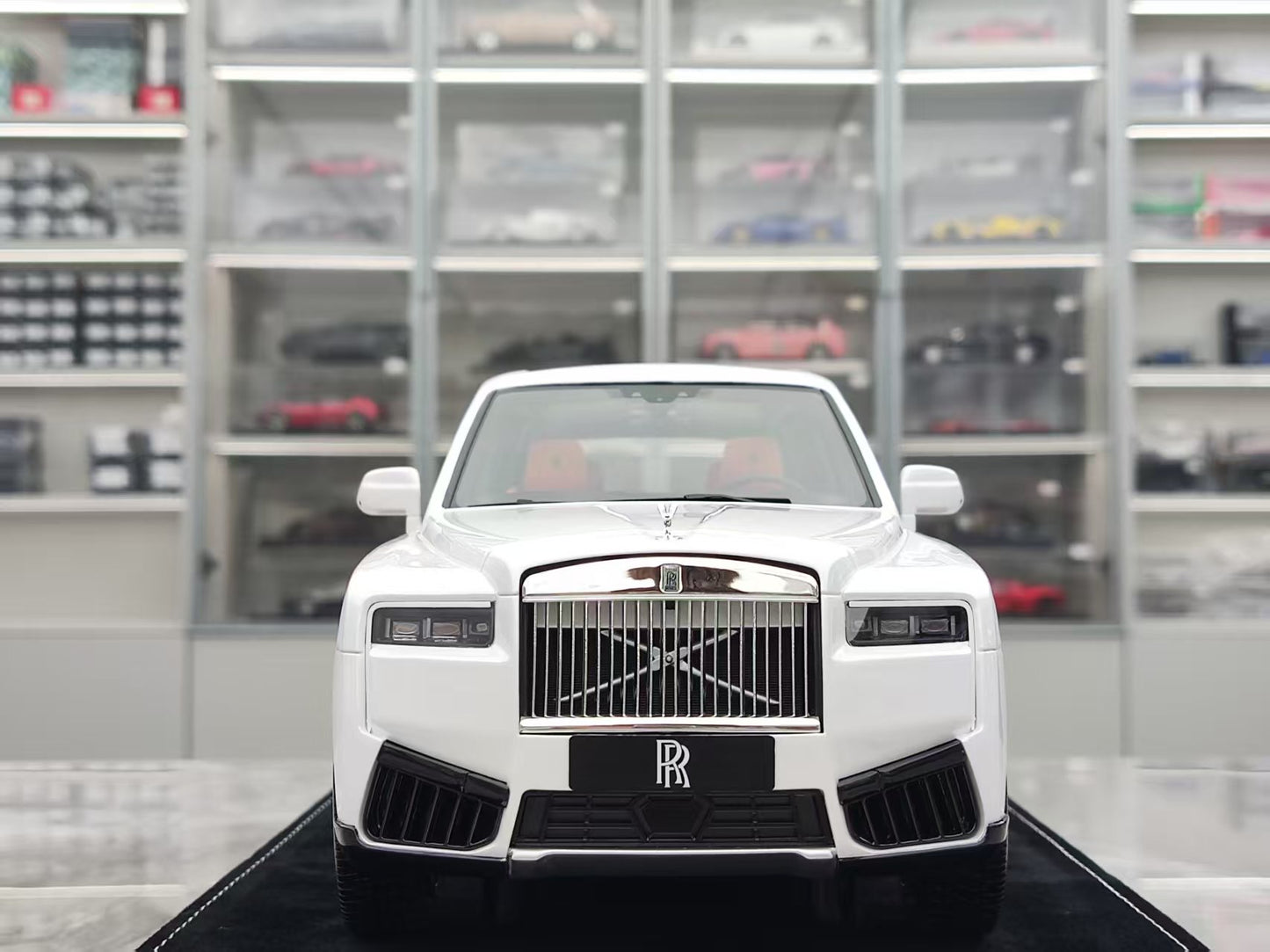 HH Model 1/18 Rolls-Royce Cullinan Series II Pearl White HH540