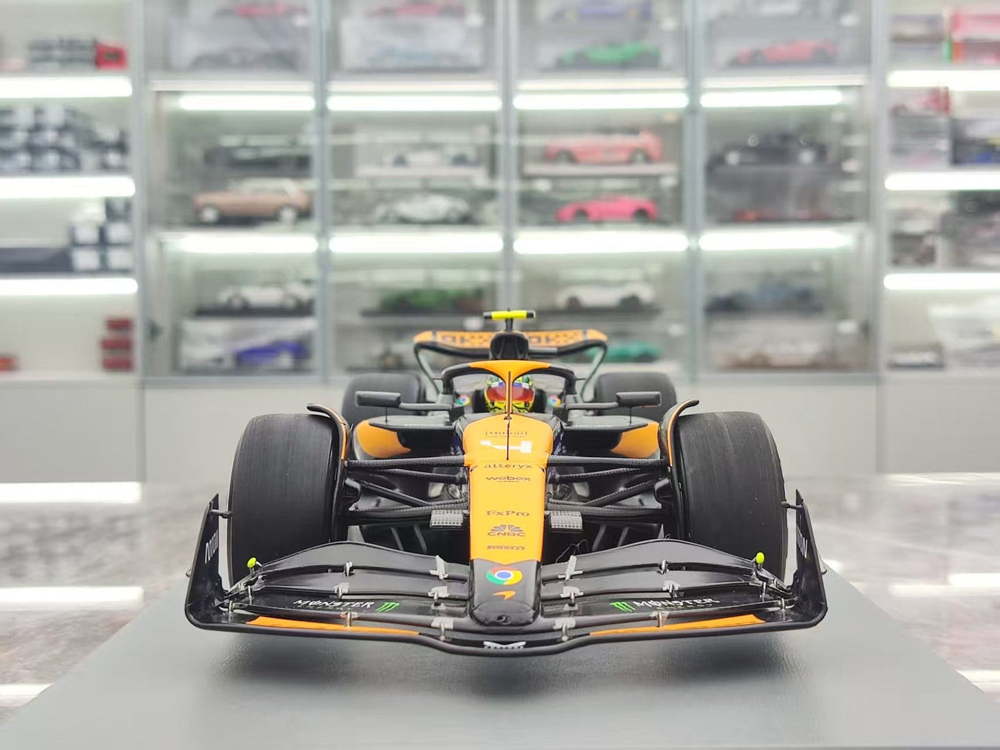 SPARK 1/18 McLaren F1 MCL38 2024 Miami Grand Prix Norris's first win Black and Orange Livery 18S986