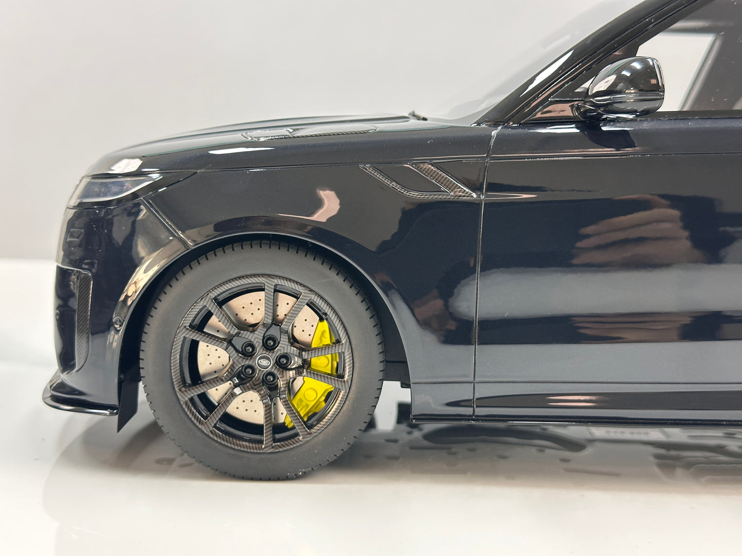 GT Spirit 1/12 Land Rover Range Rover Sport SV Edition Two Black GT555