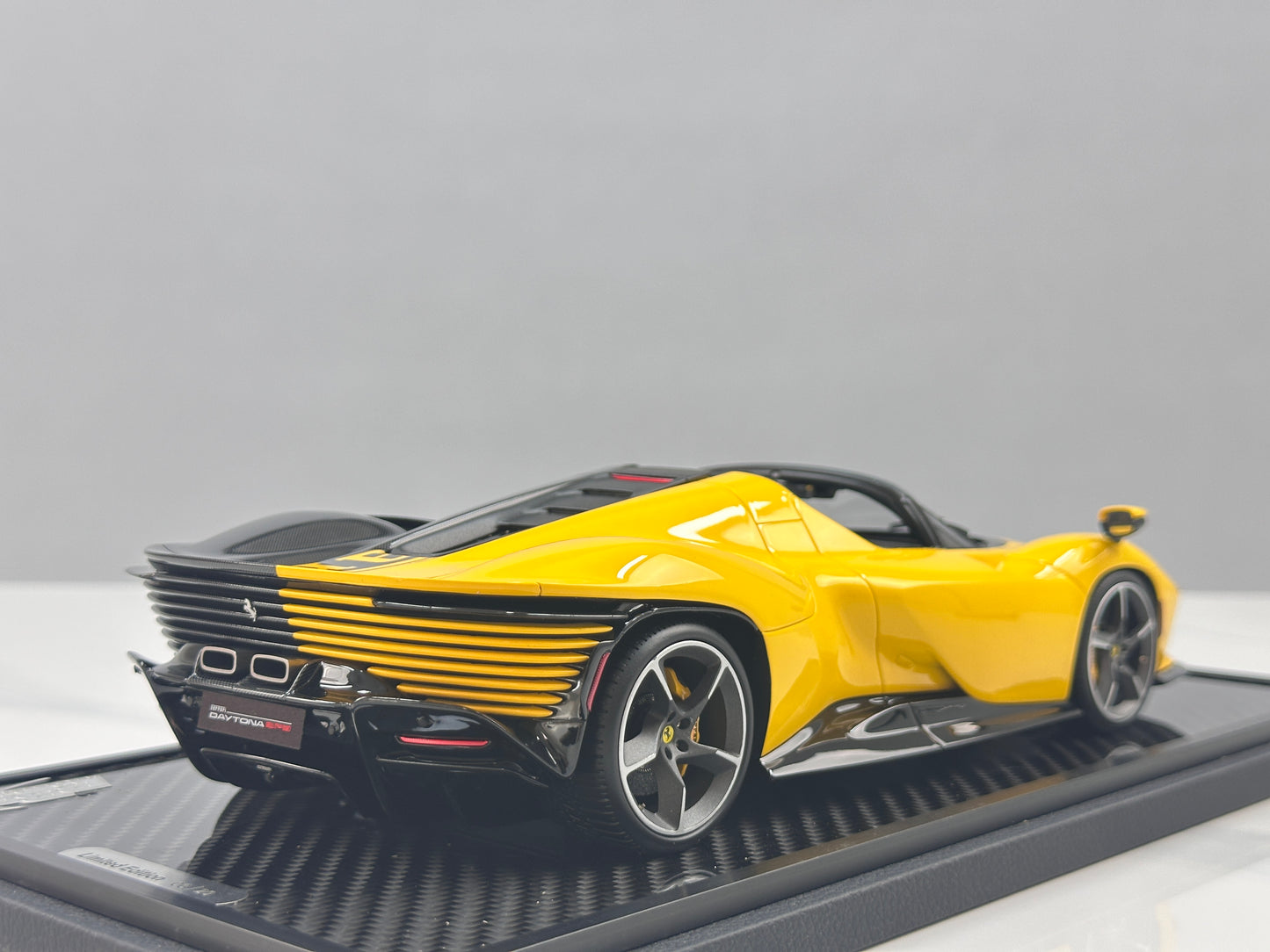 BBR 1/18 Ferrari SP3 Daytona 599+1 Spider - Open Roof Modena Yellow/Black Carbon Fiber P18214TMOCH
