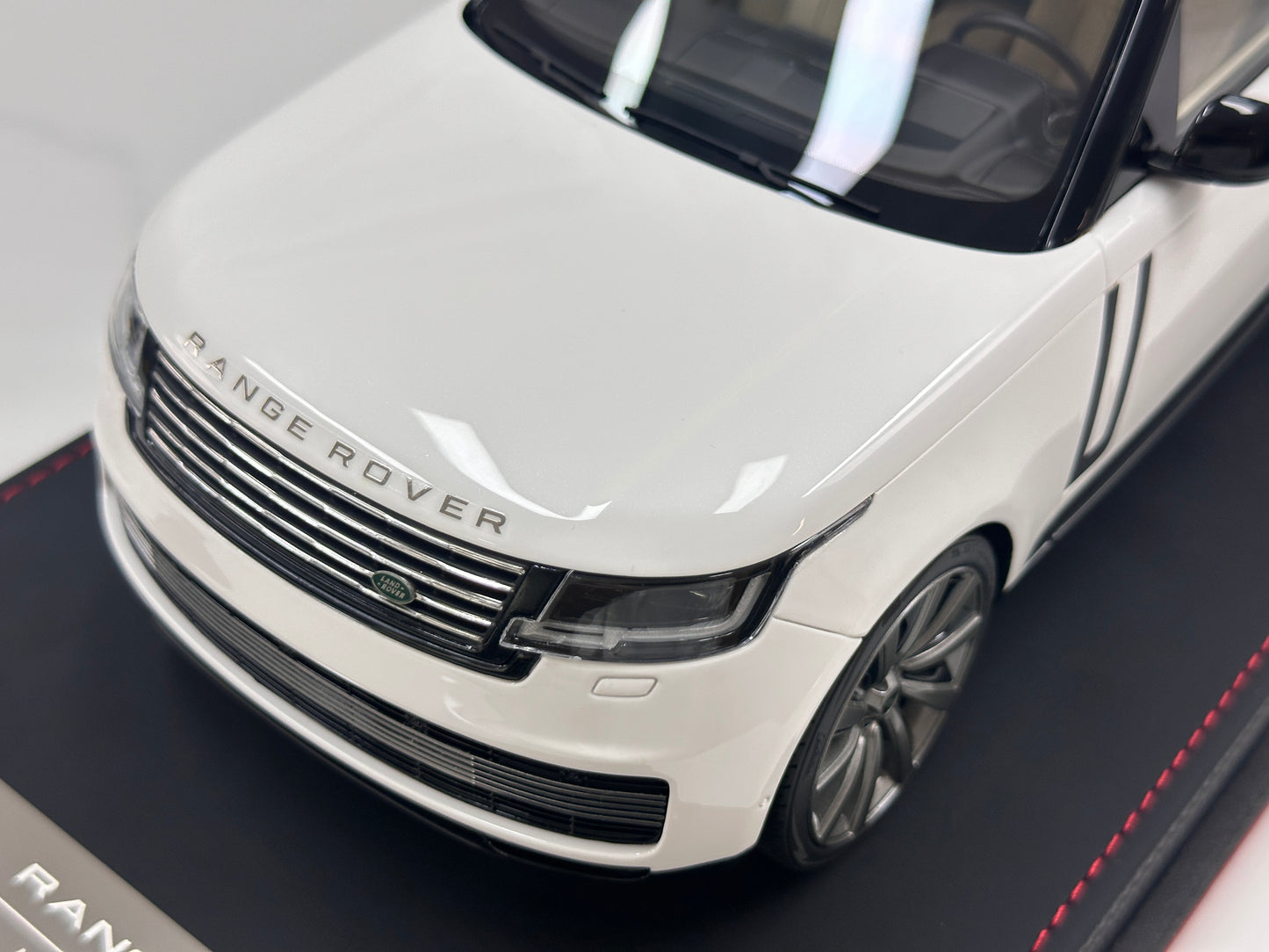 BBA MODEL 1/18 Land Rover Range Rover Autobiography Long Wheelbase White BBA070