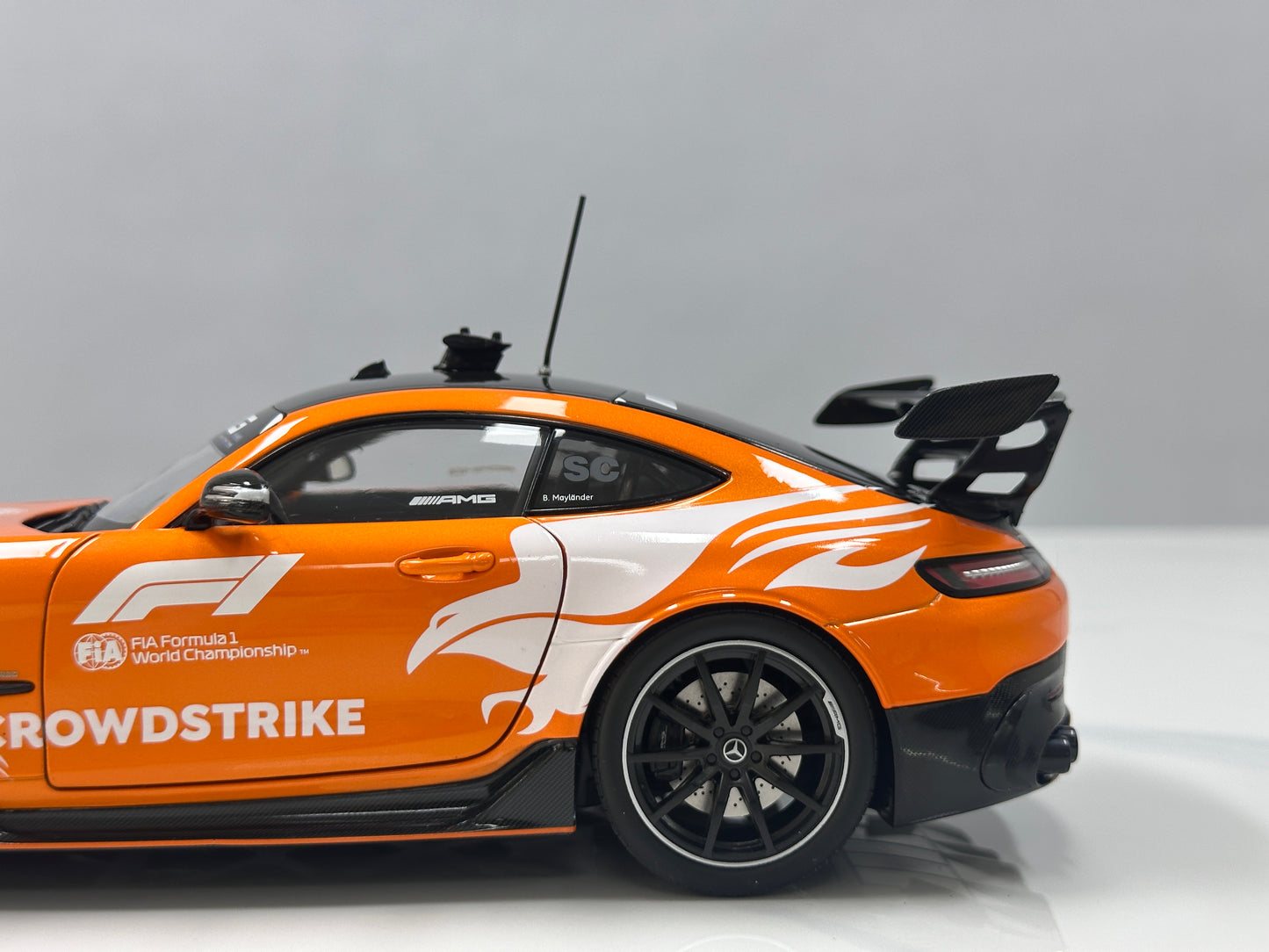 MINICHAMPS 1/18 Mercedes-AMG GT BLACK SERIES SILVERSTONE 2025 Safety Car Orange 110032092