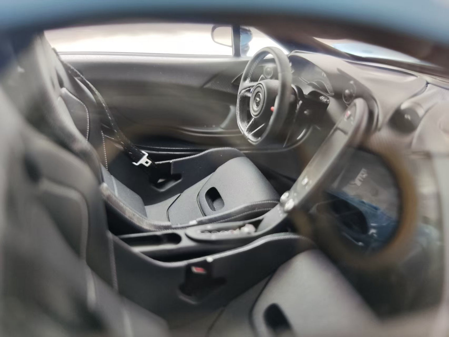 DINOMODEL 1/18 McLaren P1 Carbon Base GULE BLUE DMP006