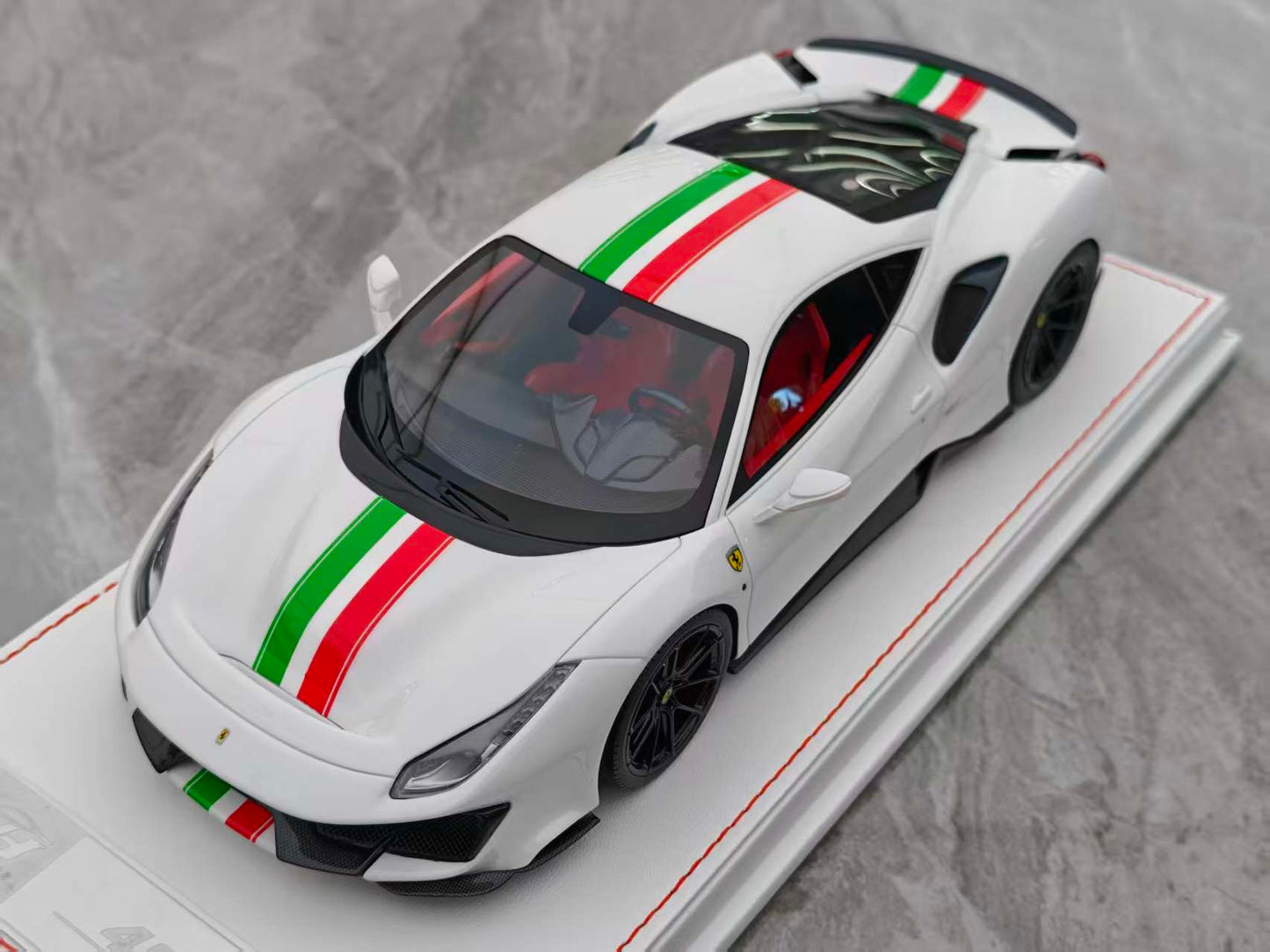 GH MODEL 1/18 Ferrari Novitec 488pista Glowing Green GH008