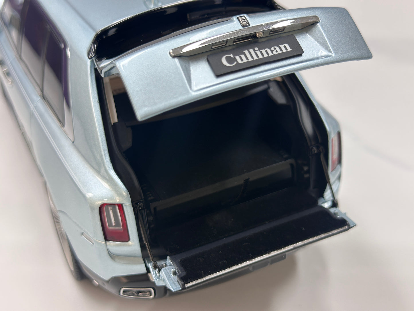 ZP 1/18 Rolls-Royce Cullinan BB Fishing Edition Metallic Blue ZP113