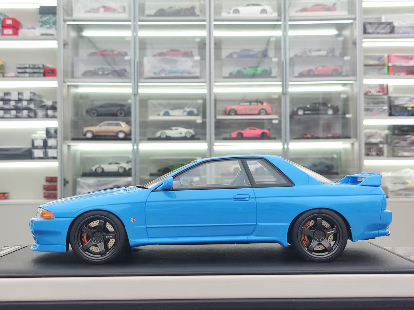 MOTORHELIX 1/18 Nissan Kyline GT-R (R32) Customized Version Cyan Blue Resin Model MH317