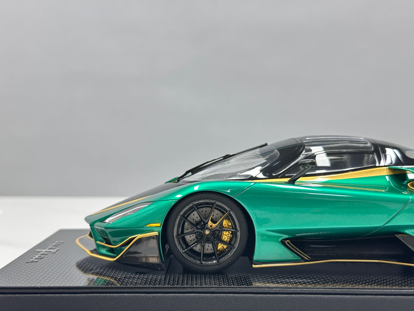 FrontiArt 1/18 SSC Tuatara Striker - Green (FA202)