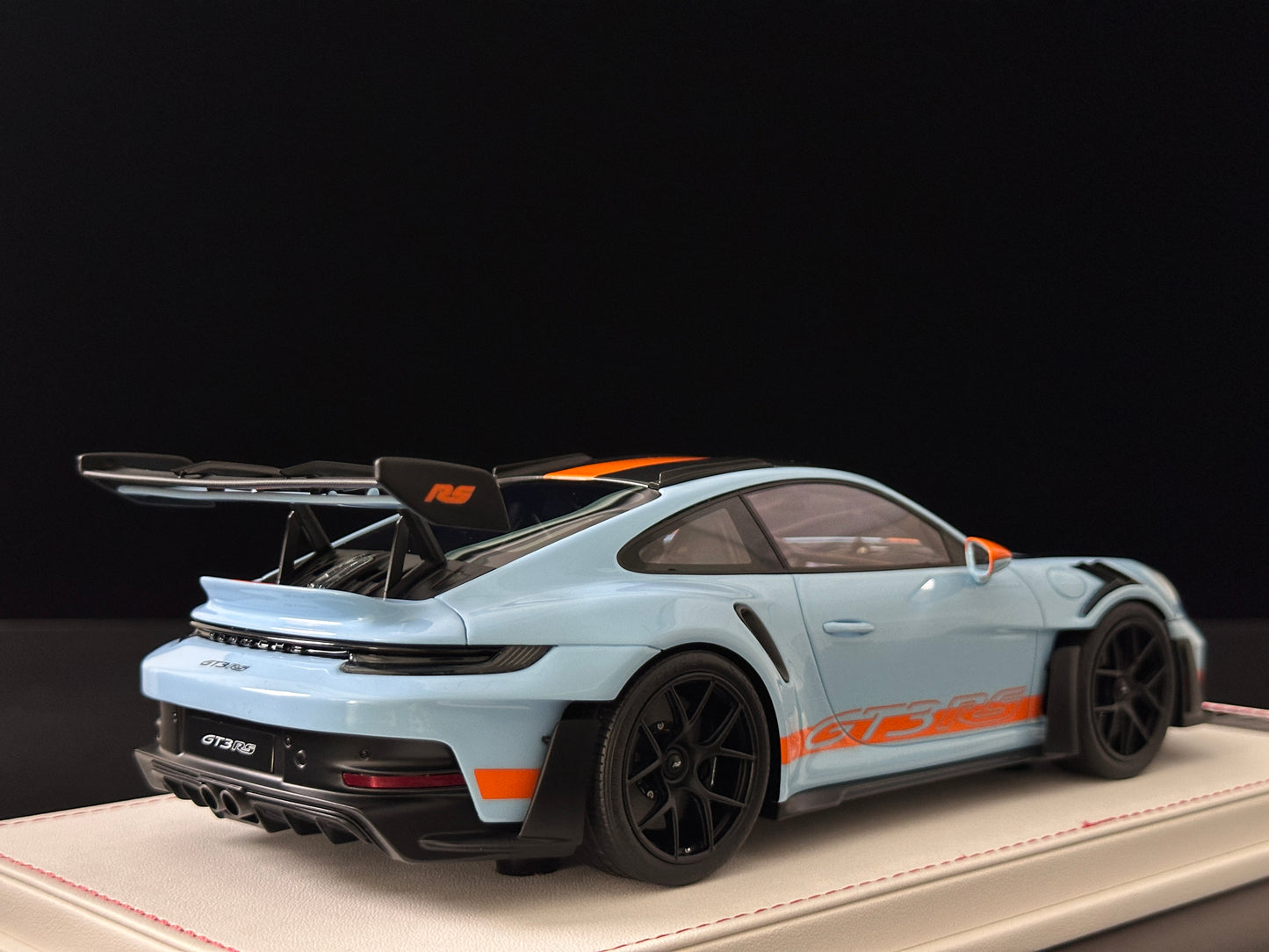GH MODEL 1/18 Porsche 992 GT3RS Gulf Oil GH017