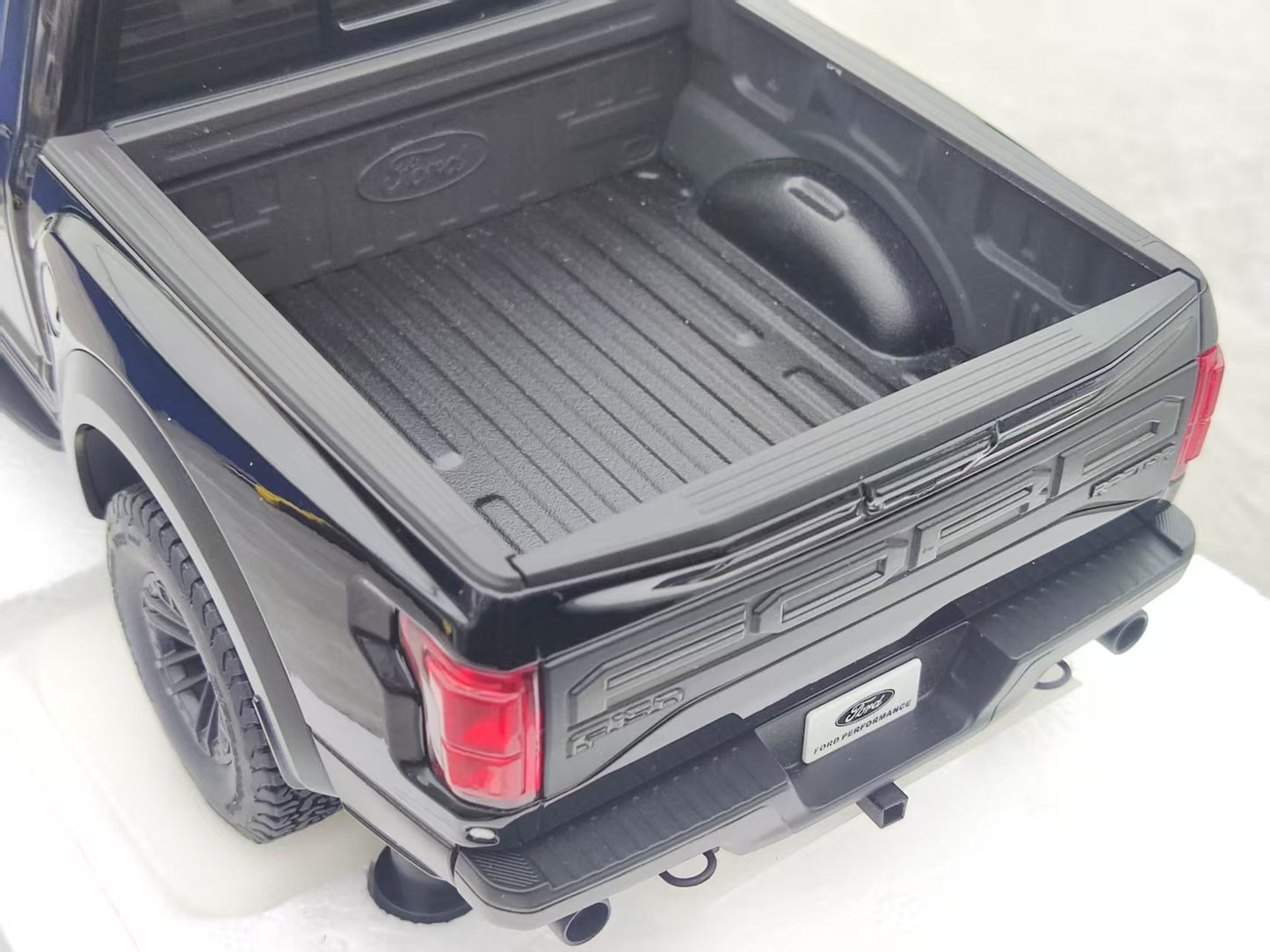 AUTO Art 1/18 Ford F-150 RAPTOR SUPERCREW 2019 Black 72947