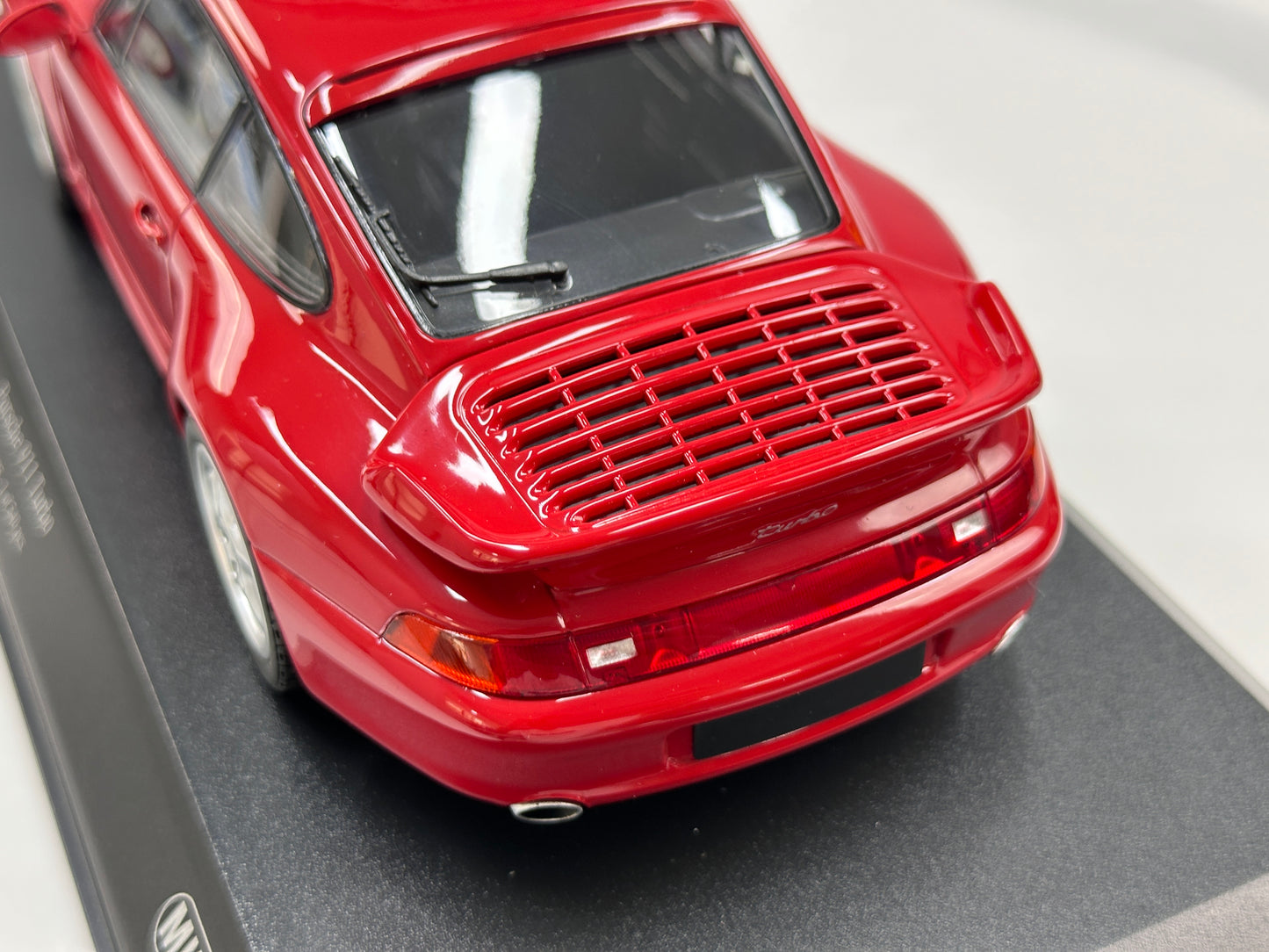 MINICHAMPS 1/18 Porsche 911 (993) Turbo (1995) Red 155061170
