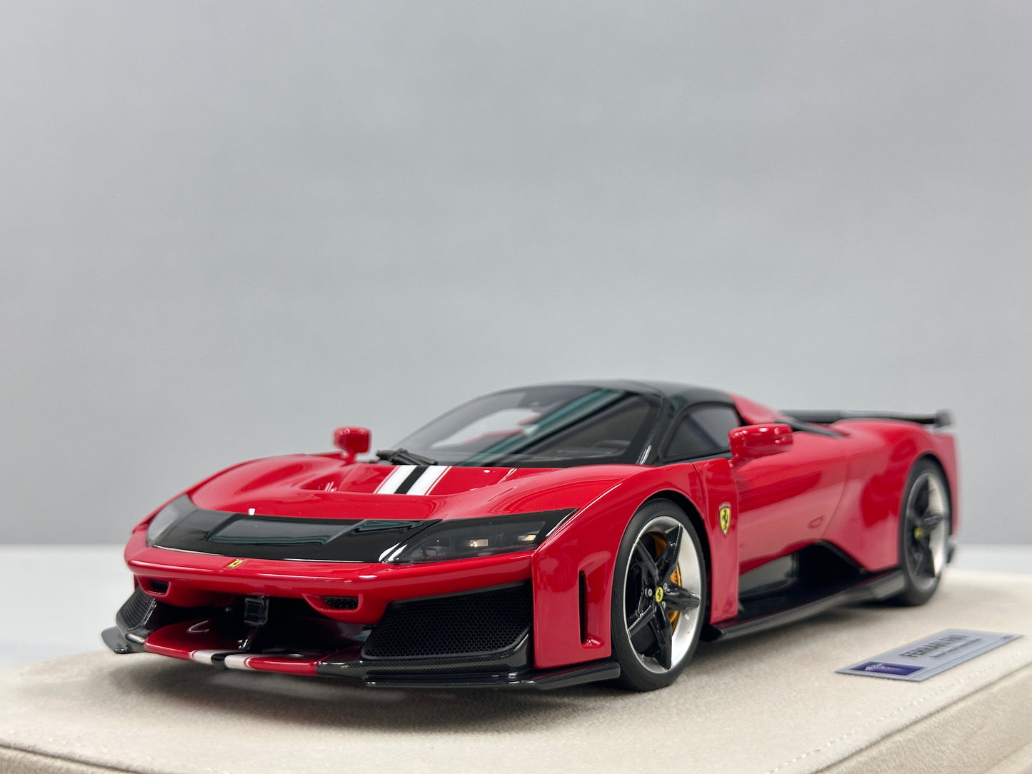 HERMES COLLECTION 1/18 Ferrari F80 (Red Pista Stripe) HC018