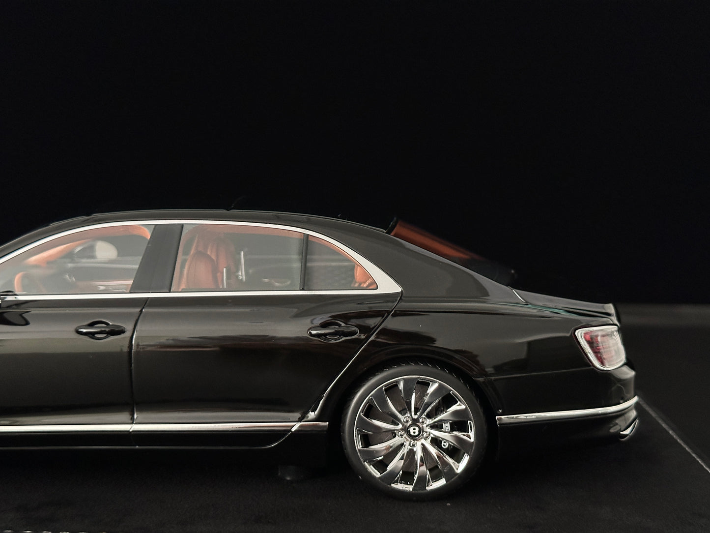 HH Model 1/18 Bentley Flying Spur Diamond Black HH627