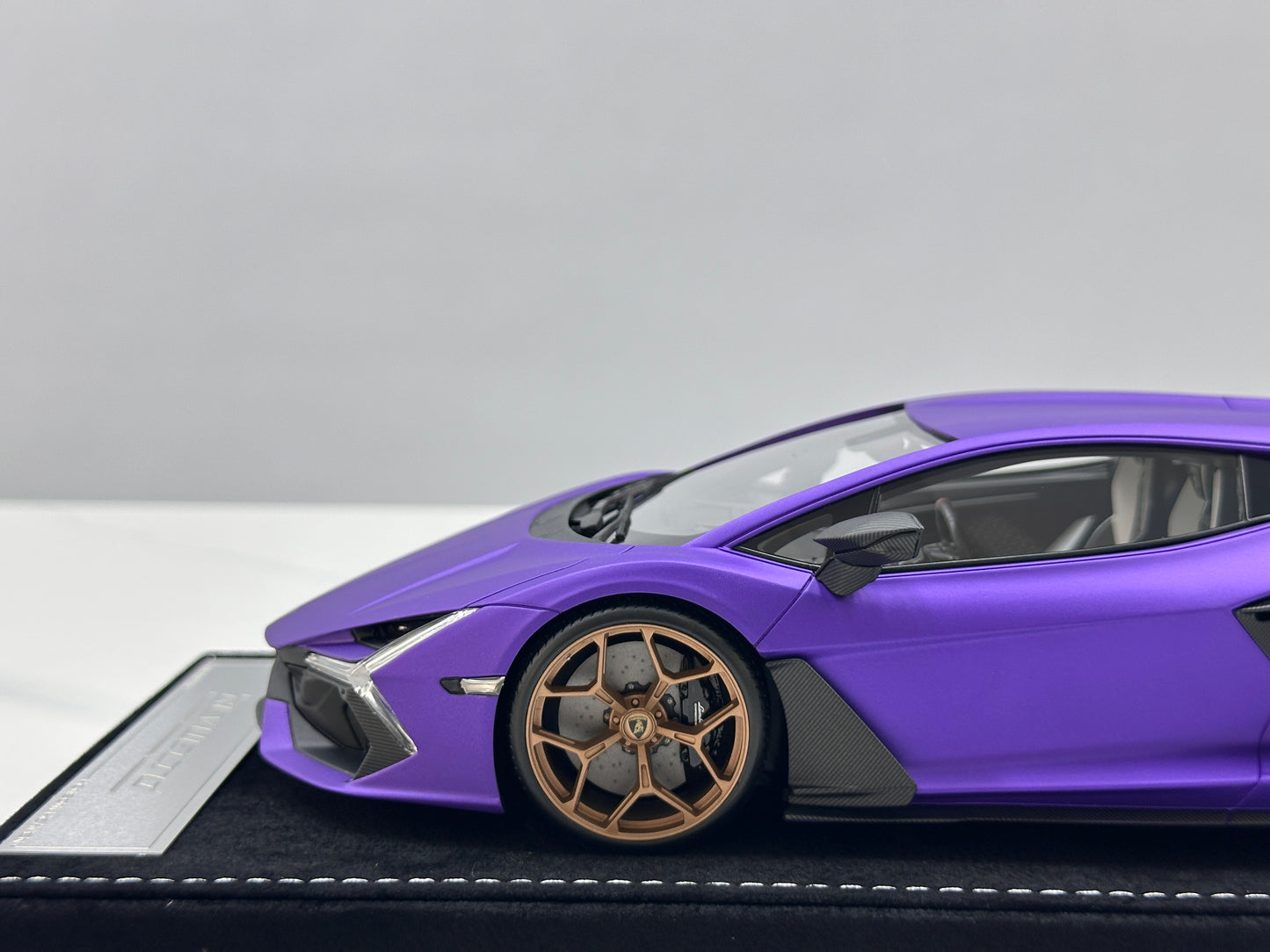 HH Model 1/18 Lamborghini Revuelto Matte Purple HH618