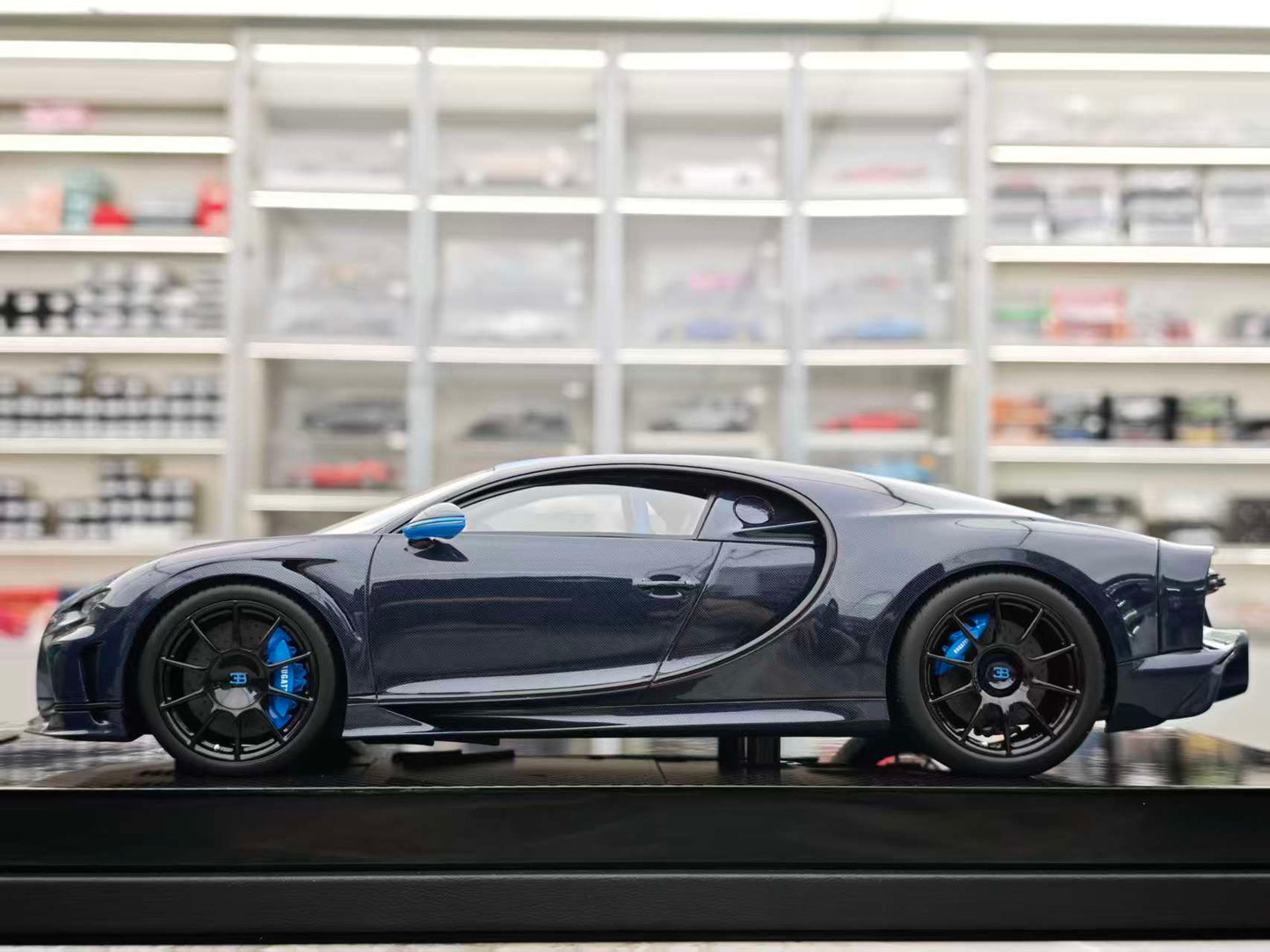 MR 1/18 Bugatti Chiron Super Sport Carbon Blue BUG012F