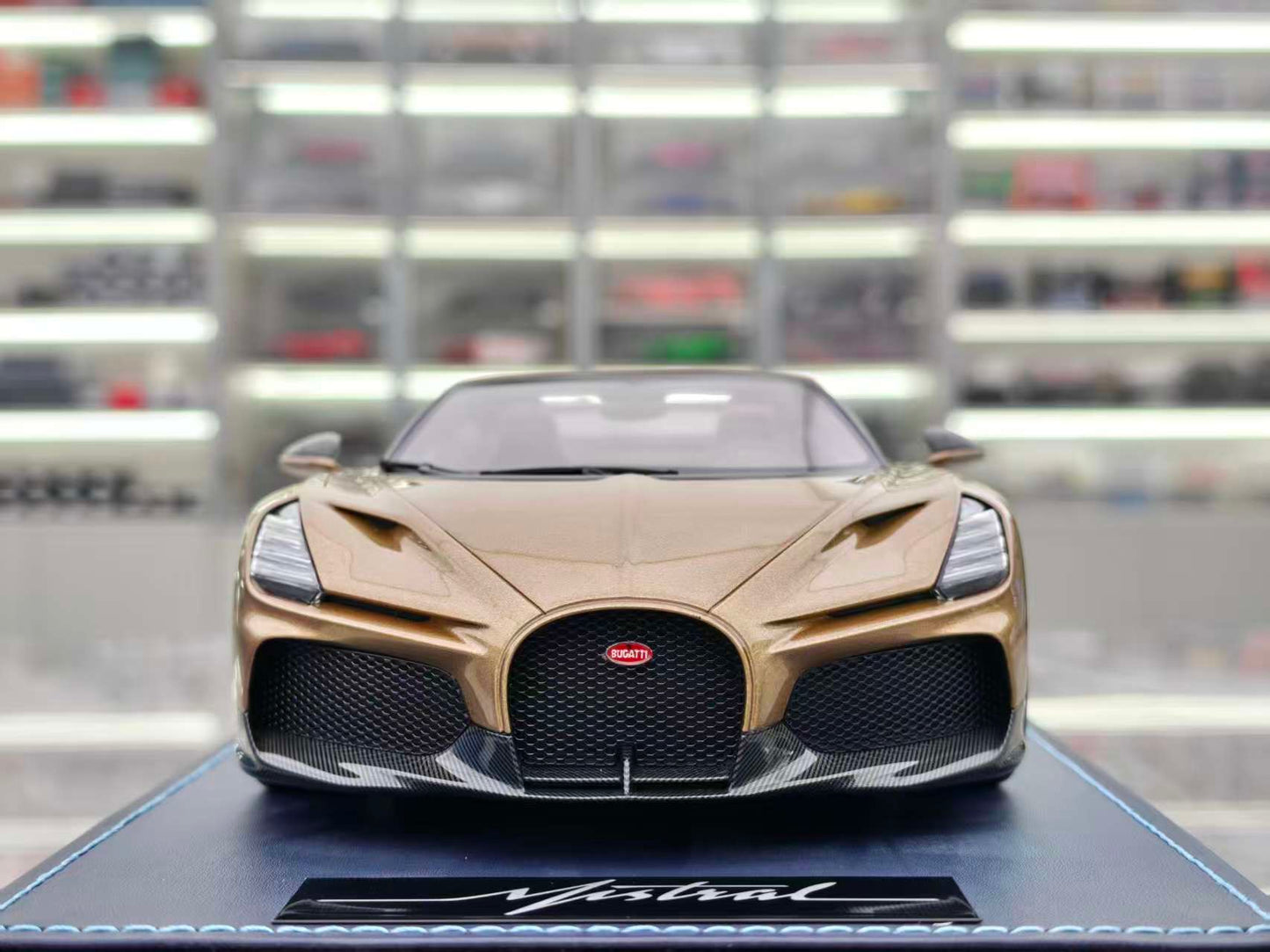 MR 1/18 Bugatti W16 Mistral Gold Edition BUG015D
