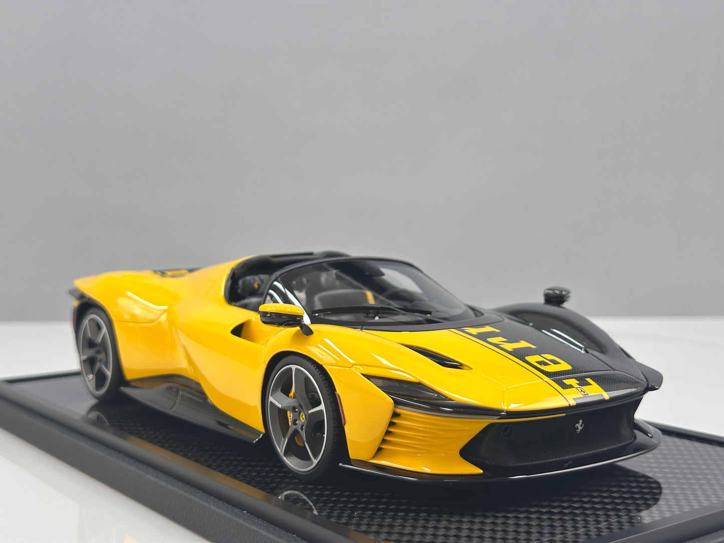 BBR 1/18 Ferrari SP3 Daytona 599+1 Spider - Open Roof Modena Yellow/Black Carbon Fiber P18214TMOCH