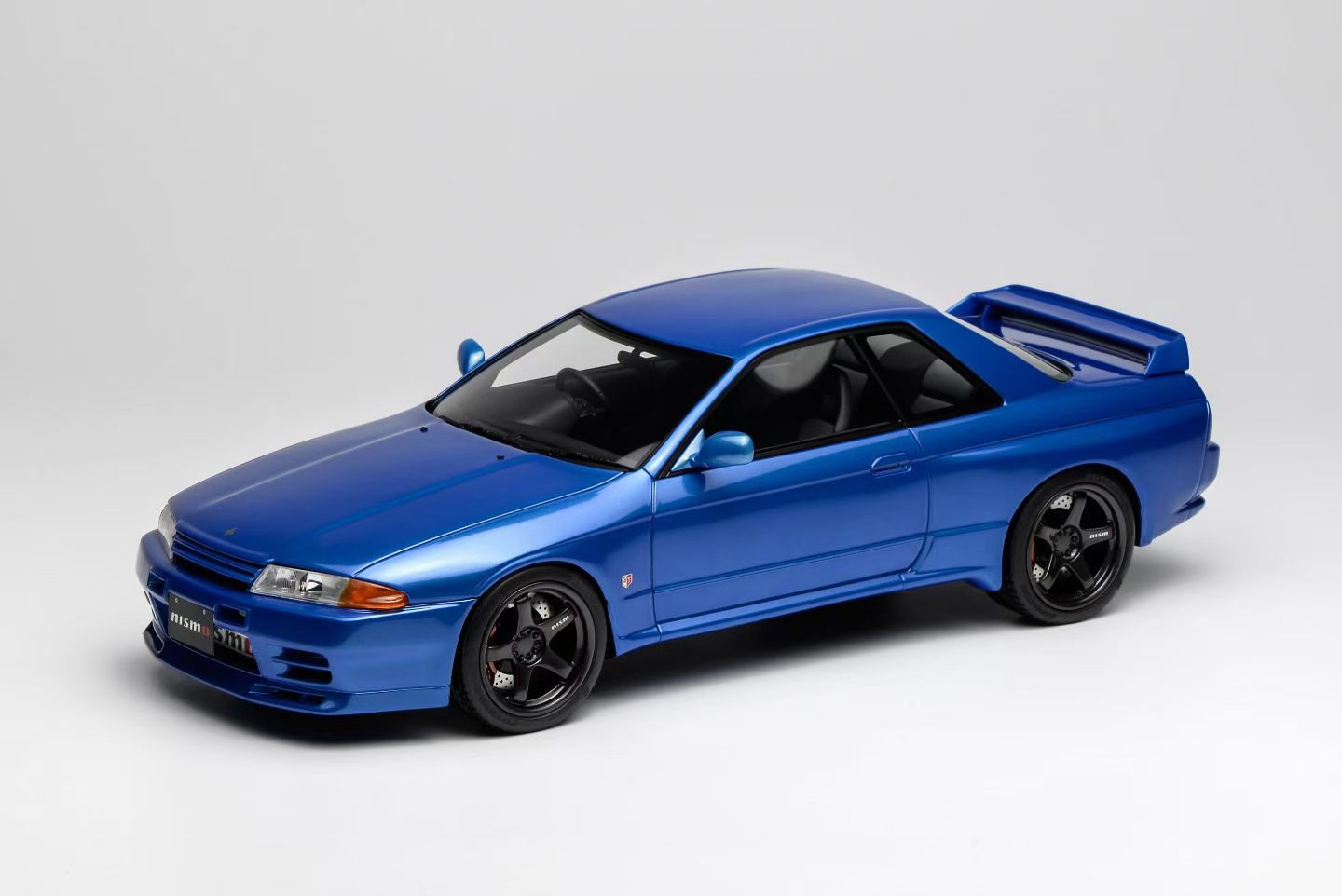 MOTORHELIX 1/18 Nissan Skyline GT-R (R32) Diecast Model