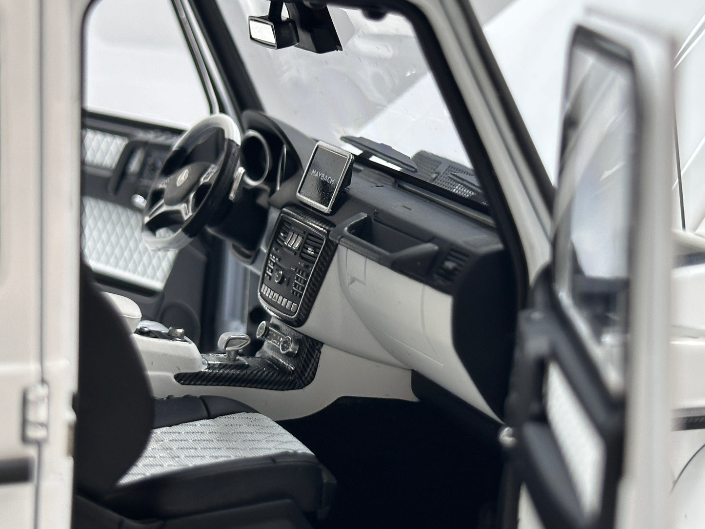 Almost Real 1/18 Mercedes-Benz G 650 Landaulet Metallic White 820213