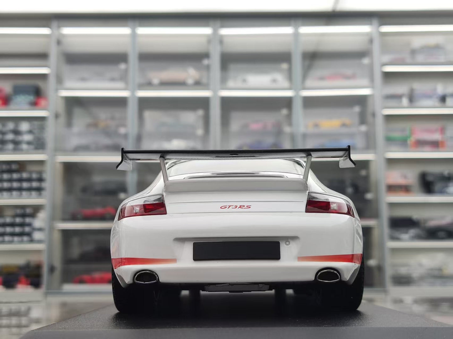 MINICHAMPS 1/18 Porsche 911 GT3 RS - 2002 White with Red Stripes 155062020