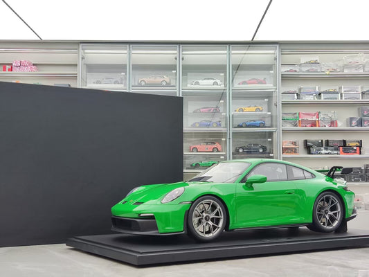 GT Spirit 1/8 Porsche 911 [992] GT3 Green GTS801601