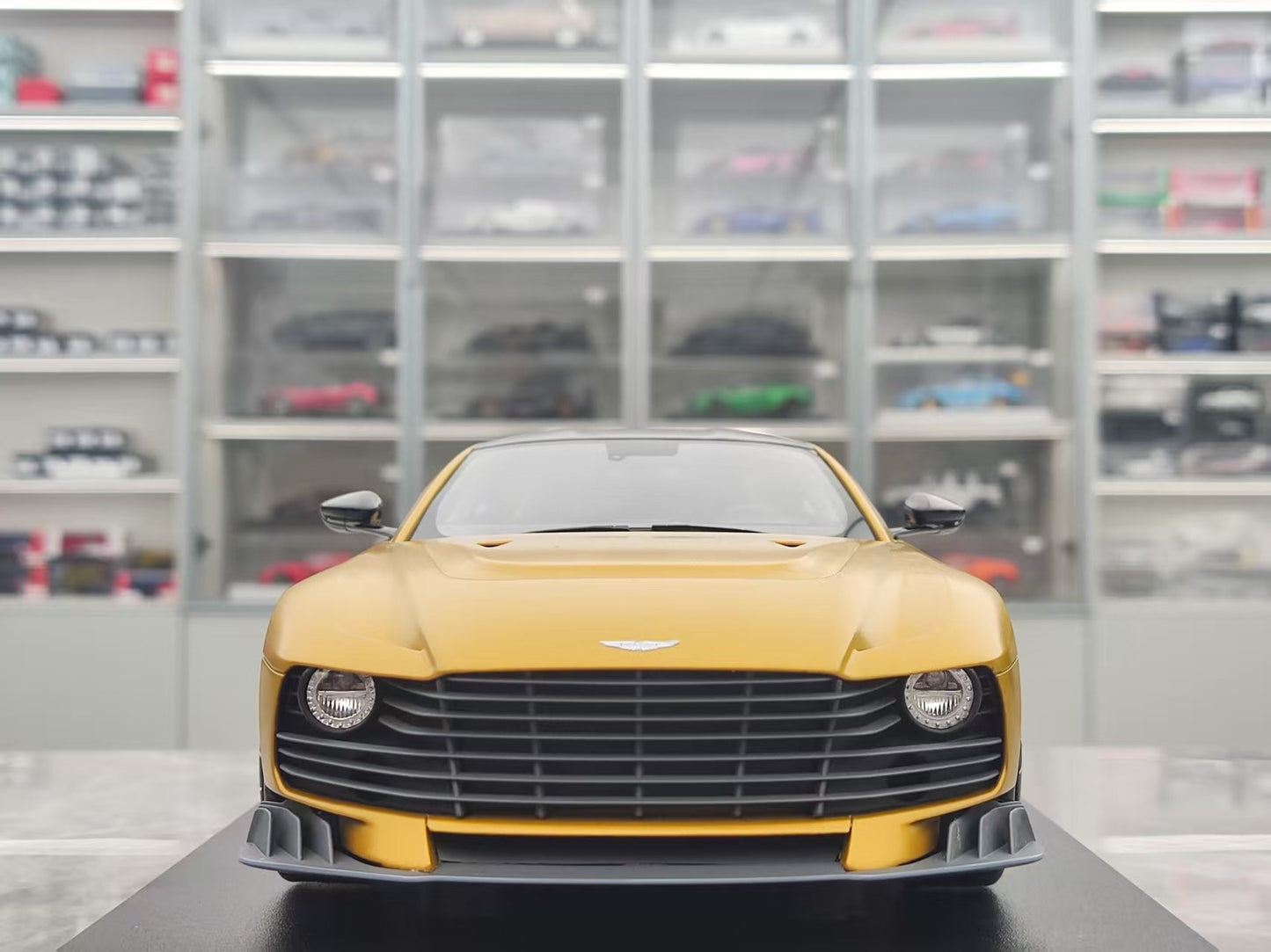 GT Spirit 1/18 Aston Martin Valiant Auric Metallic Gold GT546