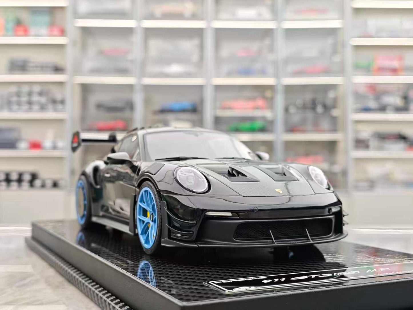 VIP 1/18 Porsche 911 GT3 RS-Manthey Racing Gloss Black VIP187