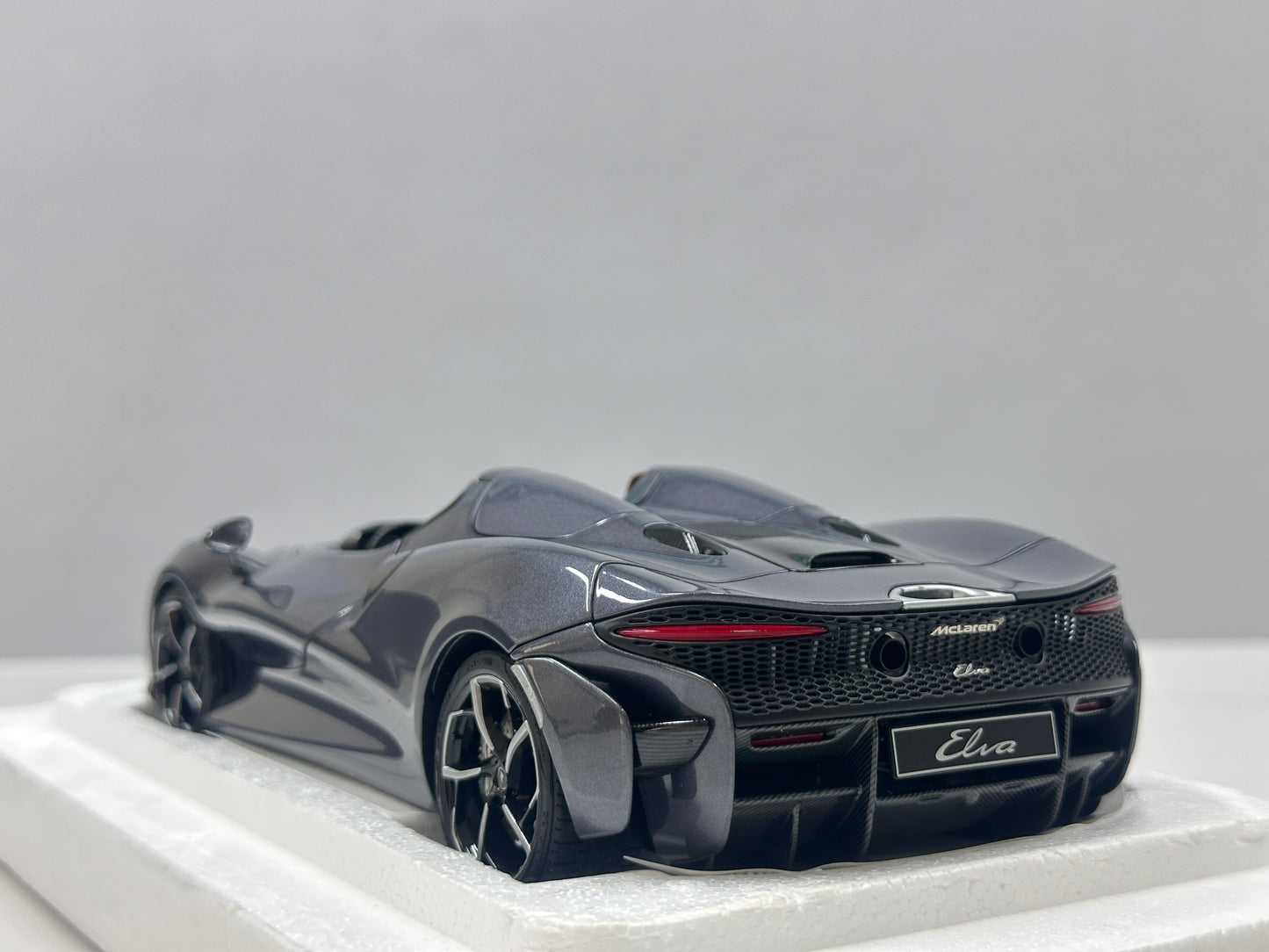 LCD 1/18 McLaren Elva Diecast Model – Metallic Grey (LCD18015-HGM)