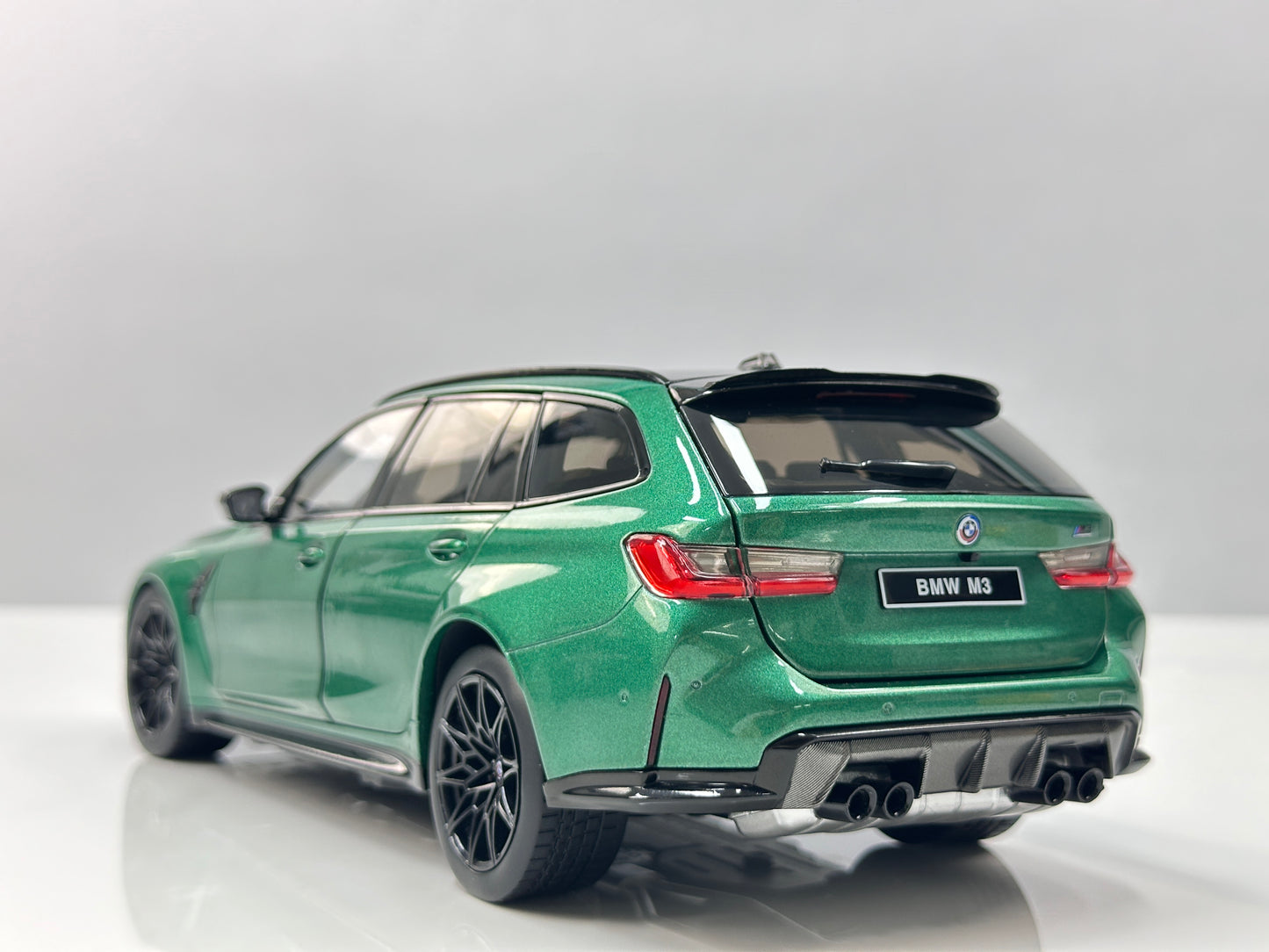 TSM MODEL 1/18 BMW M3 Touring (Isle of Man Green) TSM181030