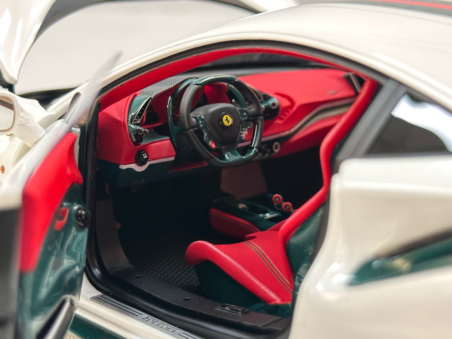DM Pro 1:18 Ferrari 488P (White Base) — Style D: GUCCI Edition — Fully Opening Resin Model (DGP004A)