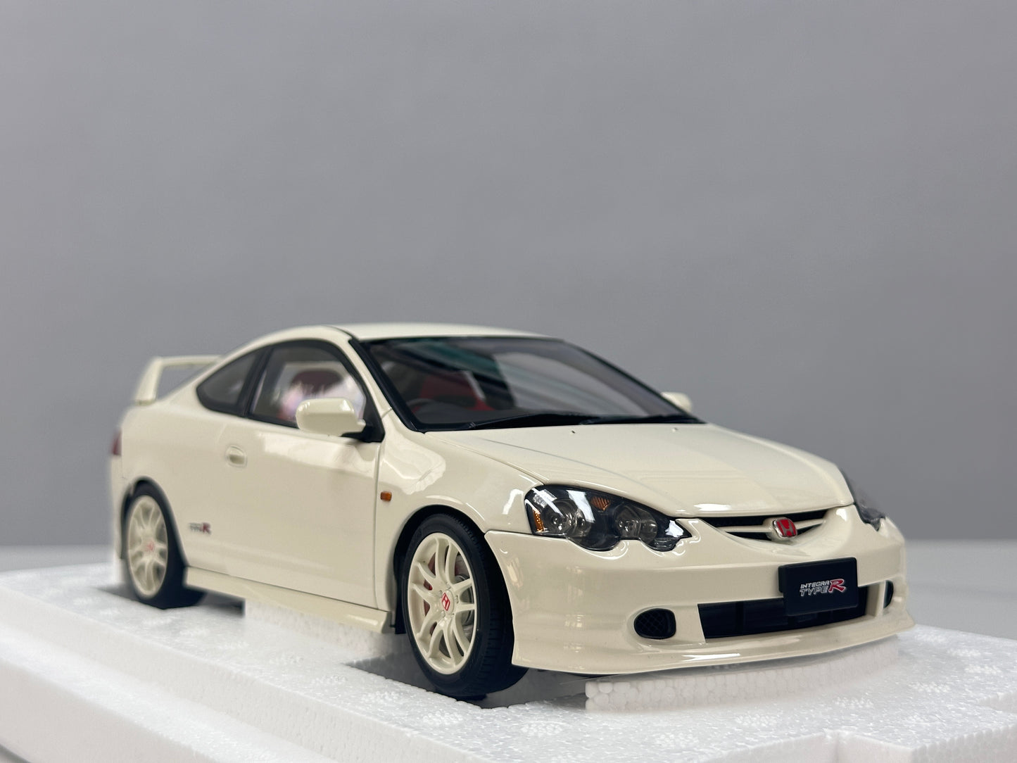 LCD 1/18 Honda Integra (DC5) Type R - Championship White (LCD18019-WH)