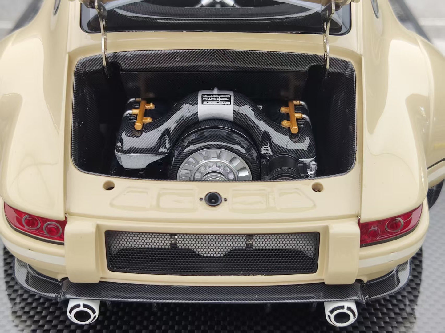 IVY 1/12 Porsche Singer DLS, Cream White SM-IVY002