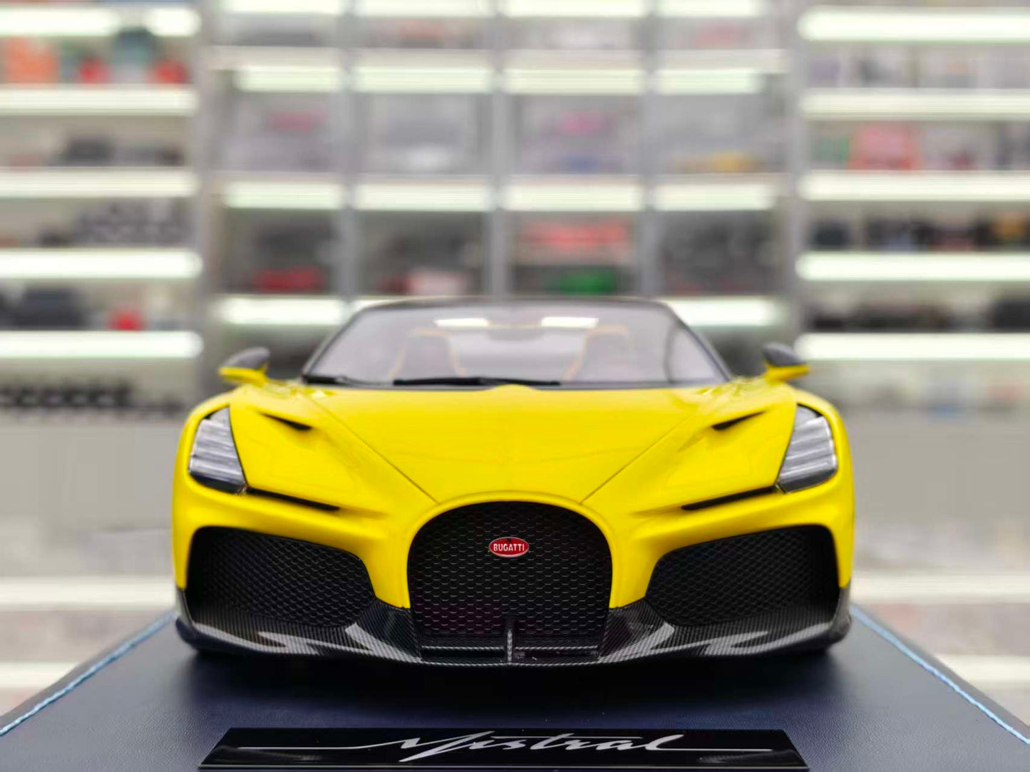 MR 1/18 Bugatti W16 Mistral, Yellow, BUG015B