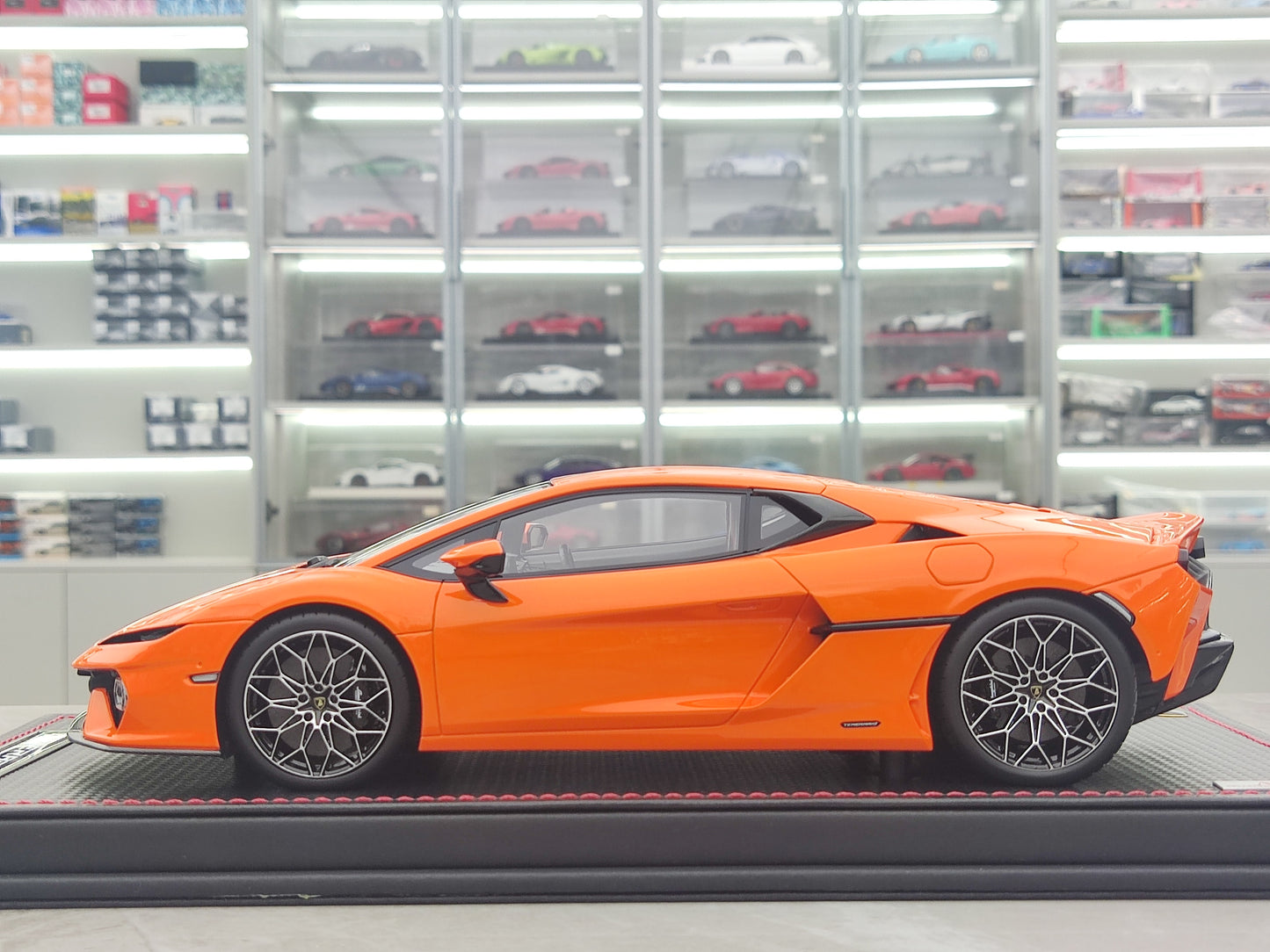 MR 1/18 Lamborghini New Huracan Temerario Progreso Orange Simulation Model Car LAMBO062C