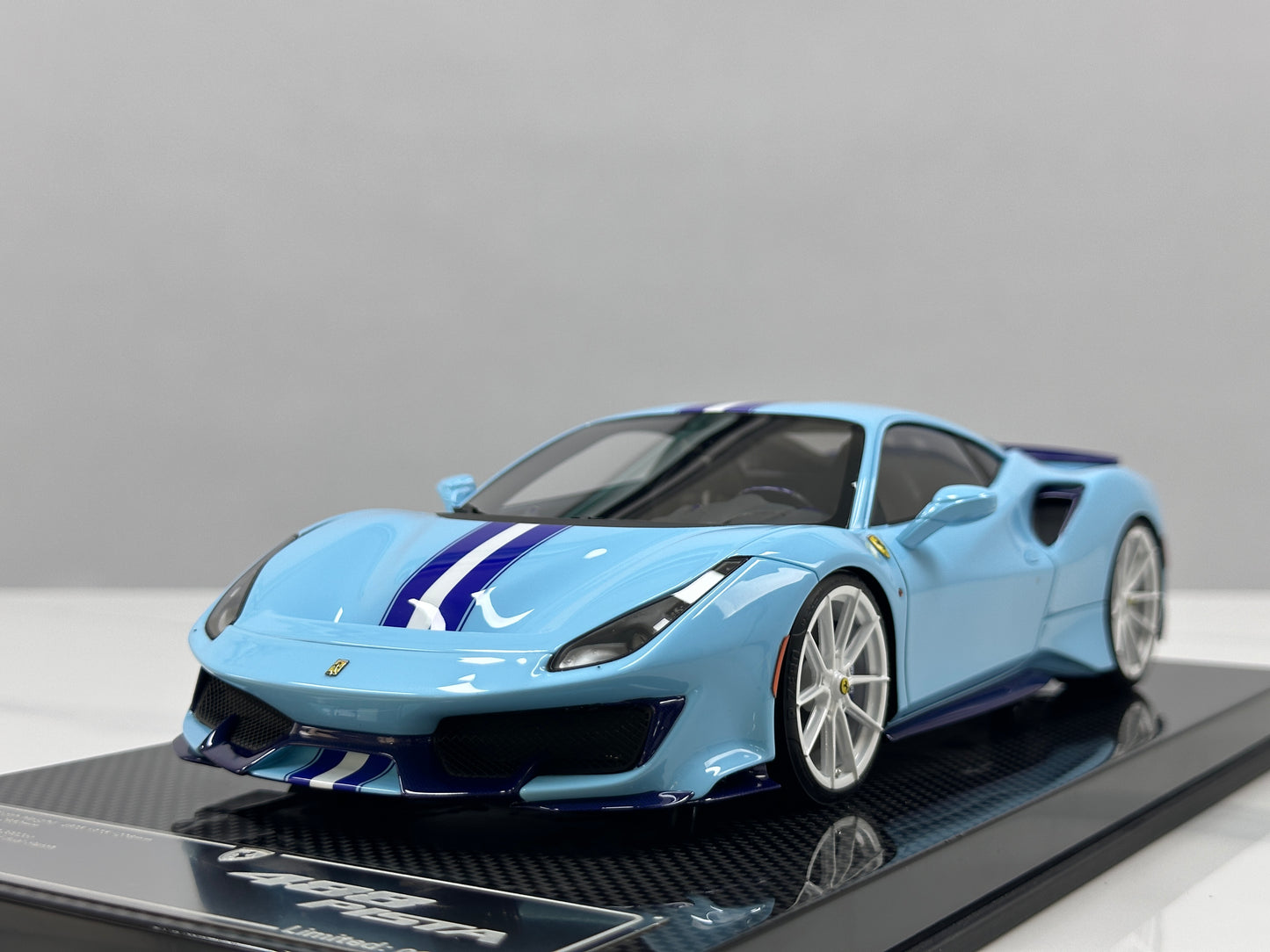 DM Pro 1/18 Ferrari 488pista Resin Fully Opening Baby Blue Simulation Model Car DGP001B