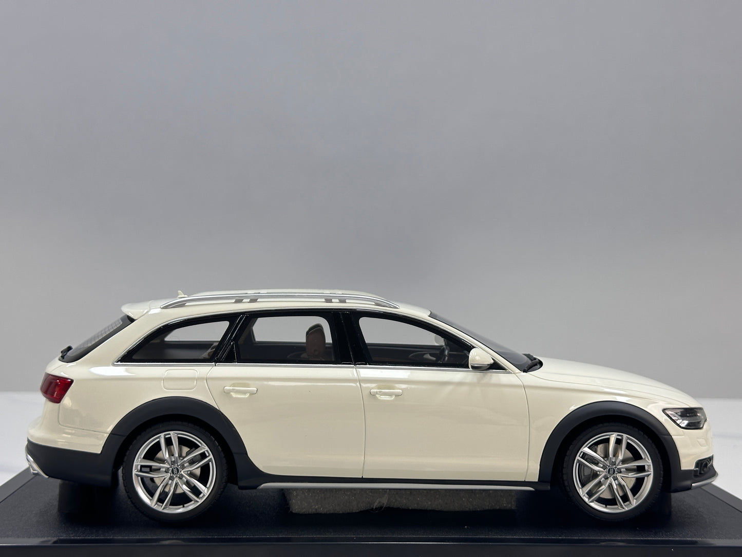 OTTO 1/18 Audi A6 C7 Allroad Ibis White OT1286