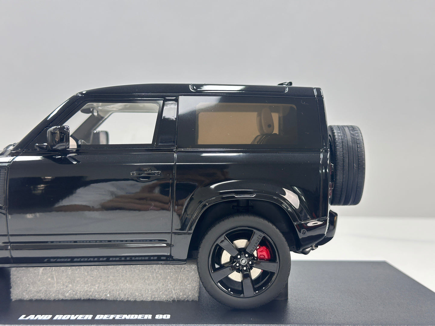 GT Spirit 1/18 Land Rover Defender 90 Black GT992