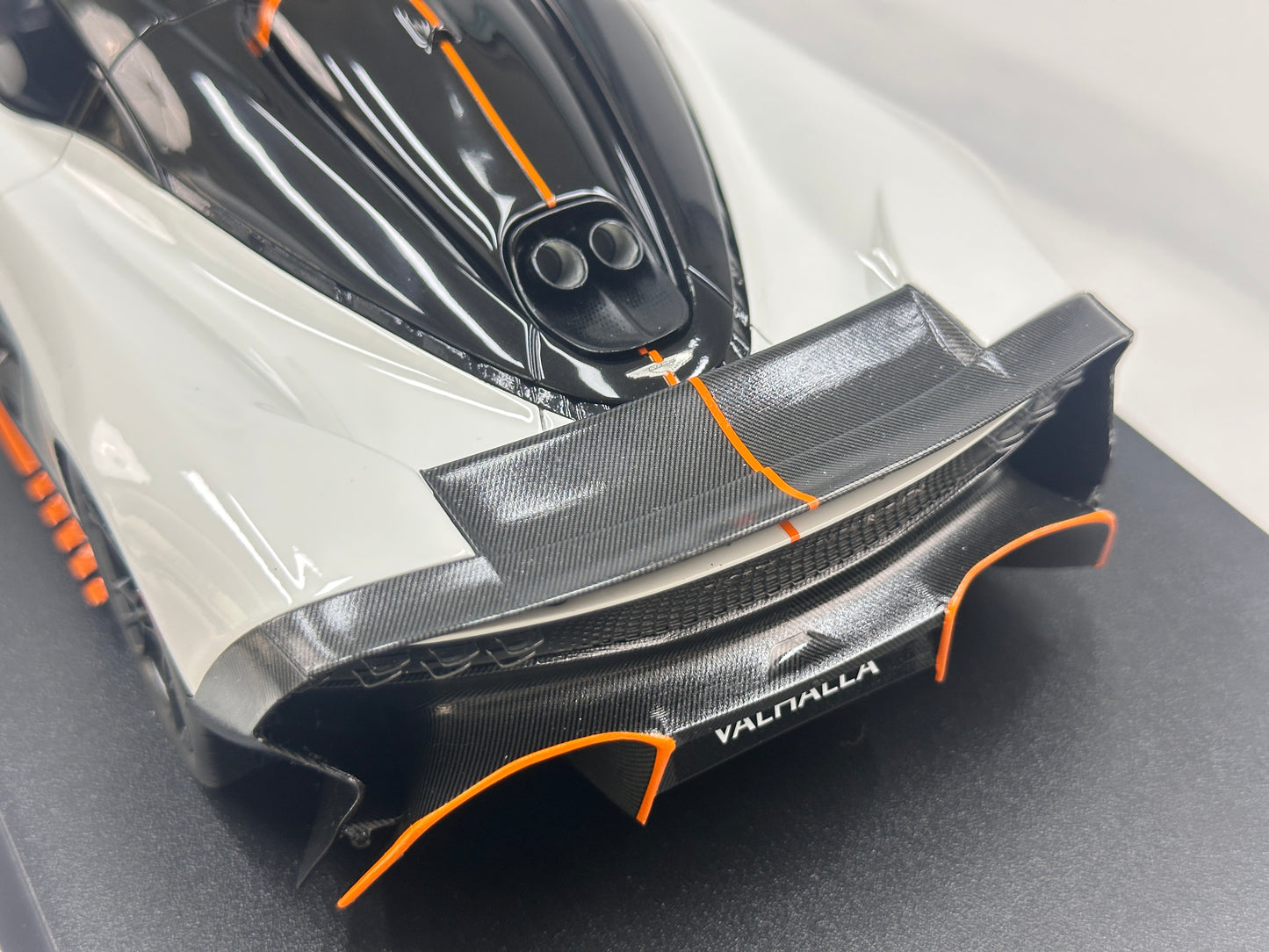 Topspeed 1/18 Aston Martin Valhalla Lunar White TS0711