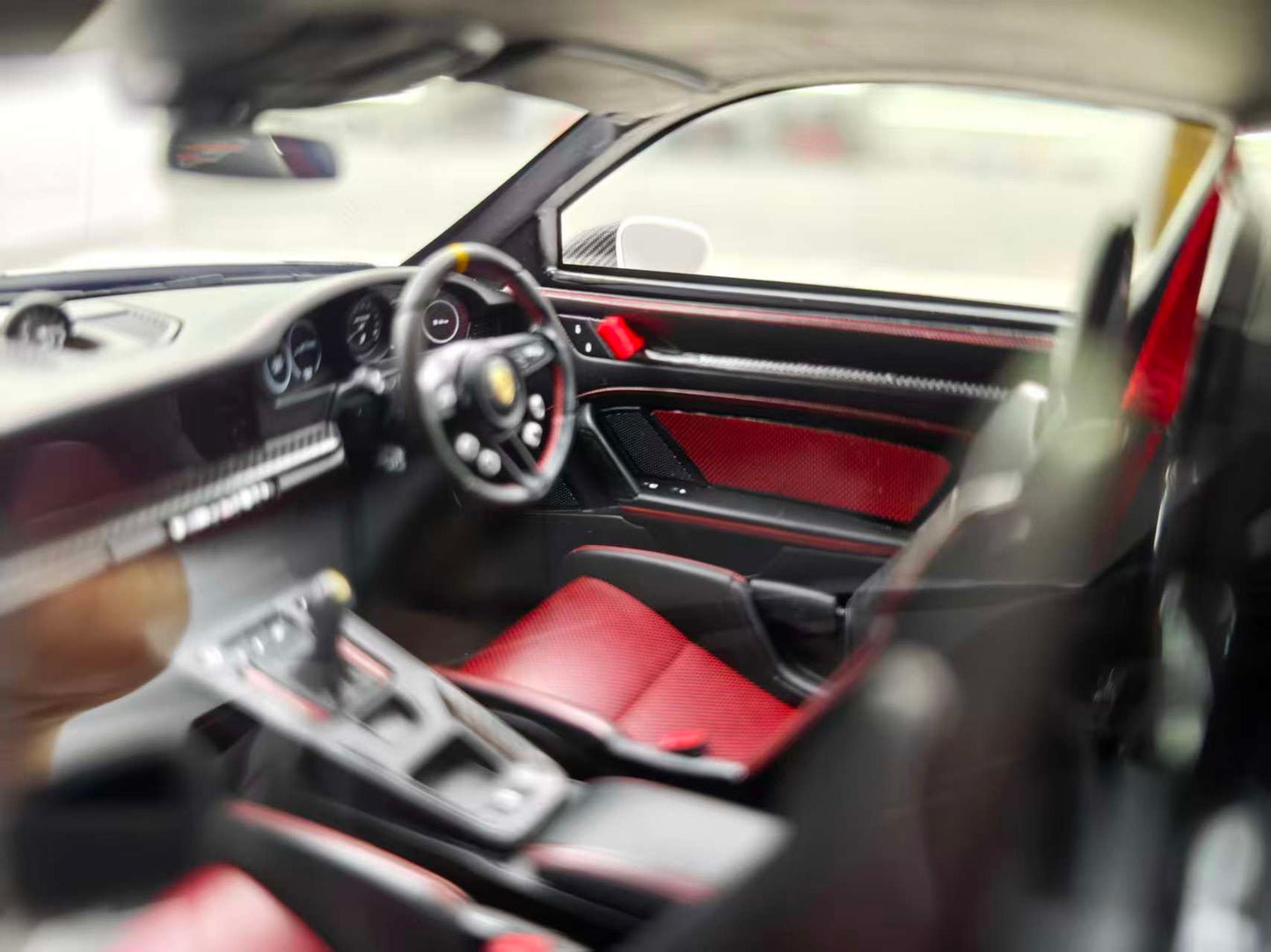 FuelMe 1/18 Porsche 992 GT3RS Carrera Red FM18010LM-04