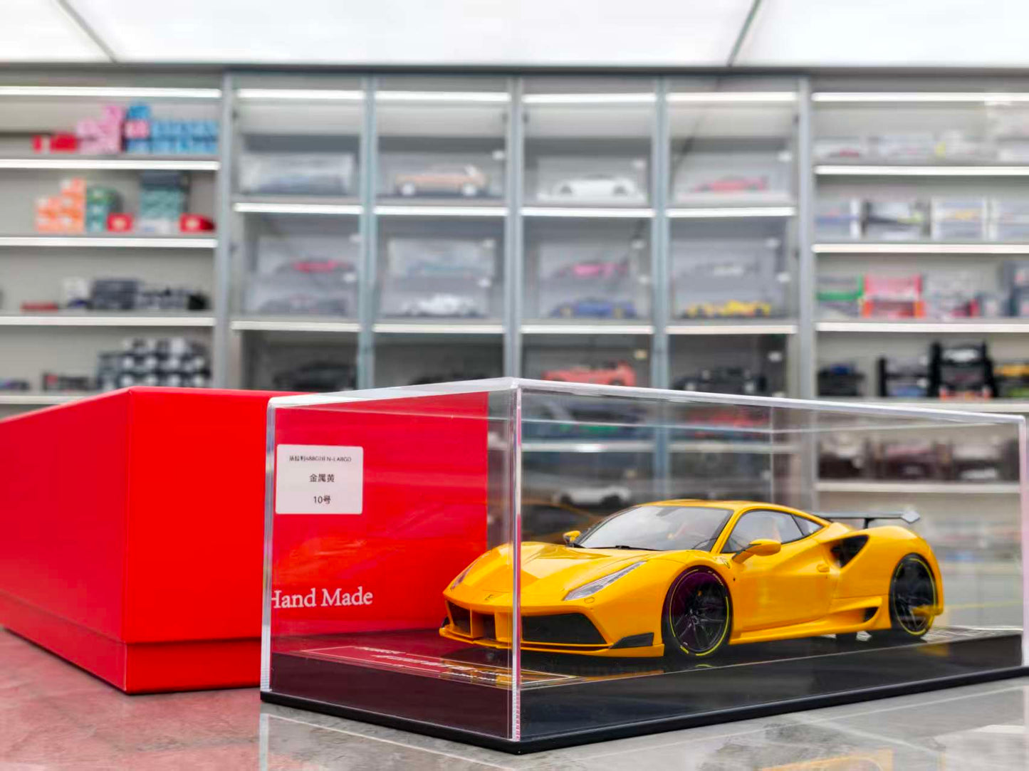 CE 1/18 Ferrari Novitec 488GTB N-Largo Standard Yellow CE004