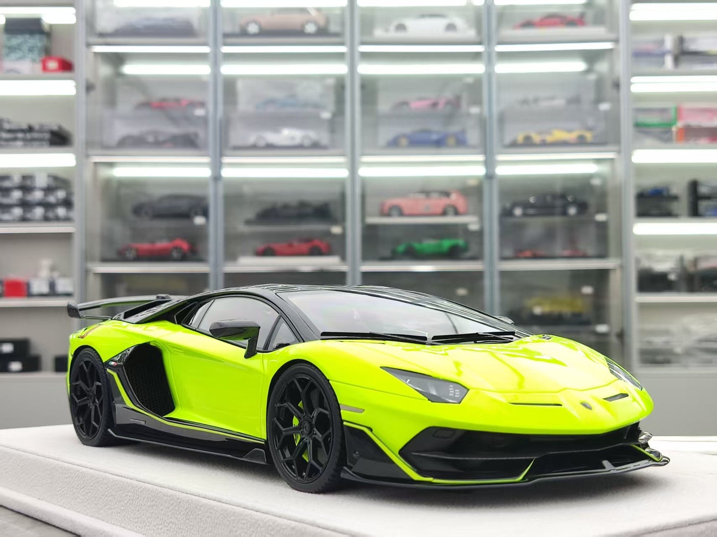 MAKEUP 1/18 Lamborghini Aventador SVJ Green EML025I