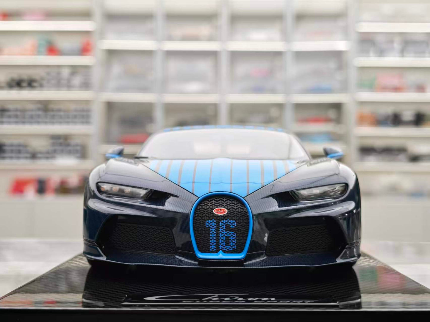 MR 1/18 Bugatti Chiron Super Sport Carbon Blue BUG012F