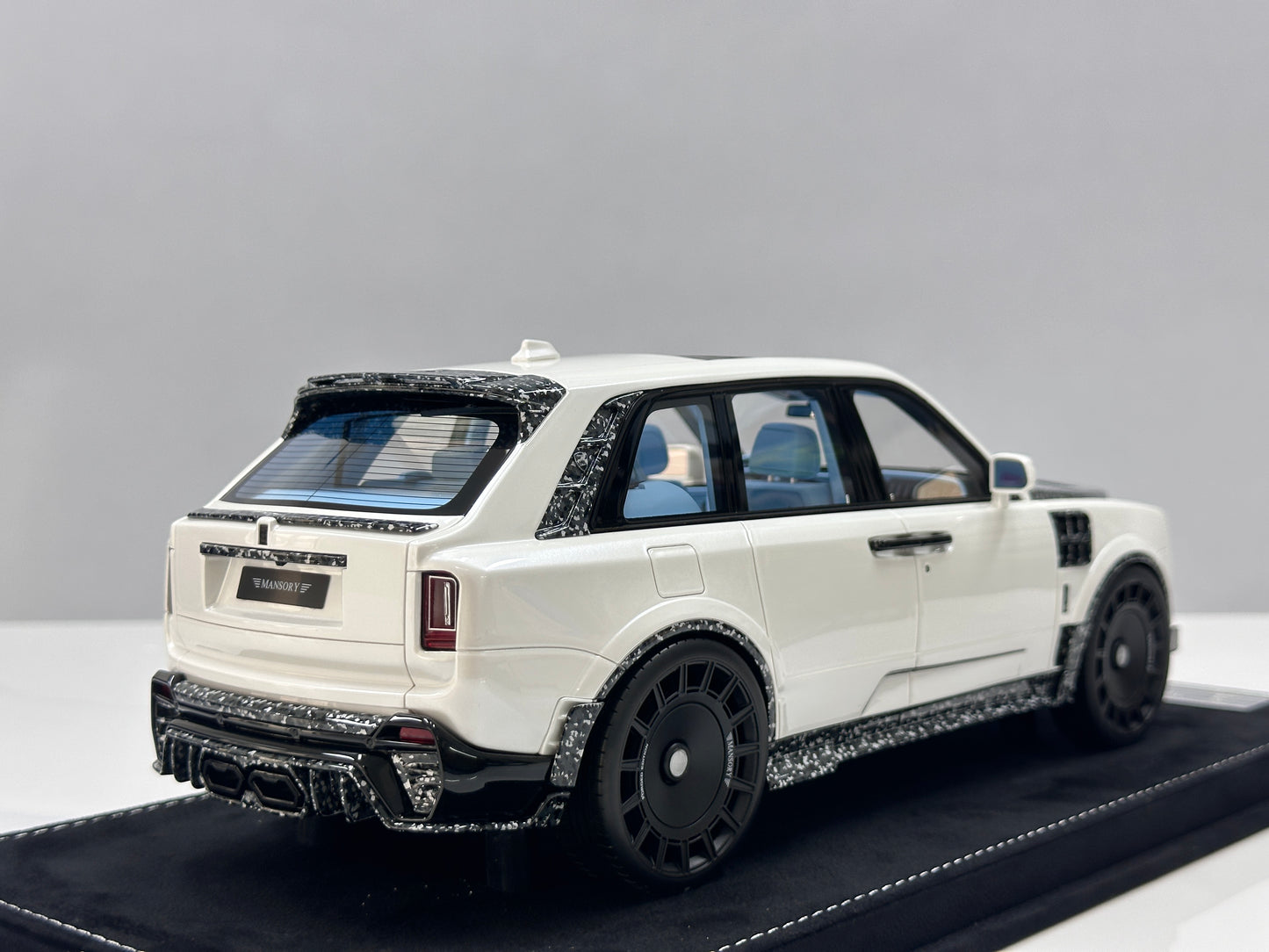 HH MODEL 1/18 Rolls-Royce Cullinan Series II MANSORY Pearl White HH698