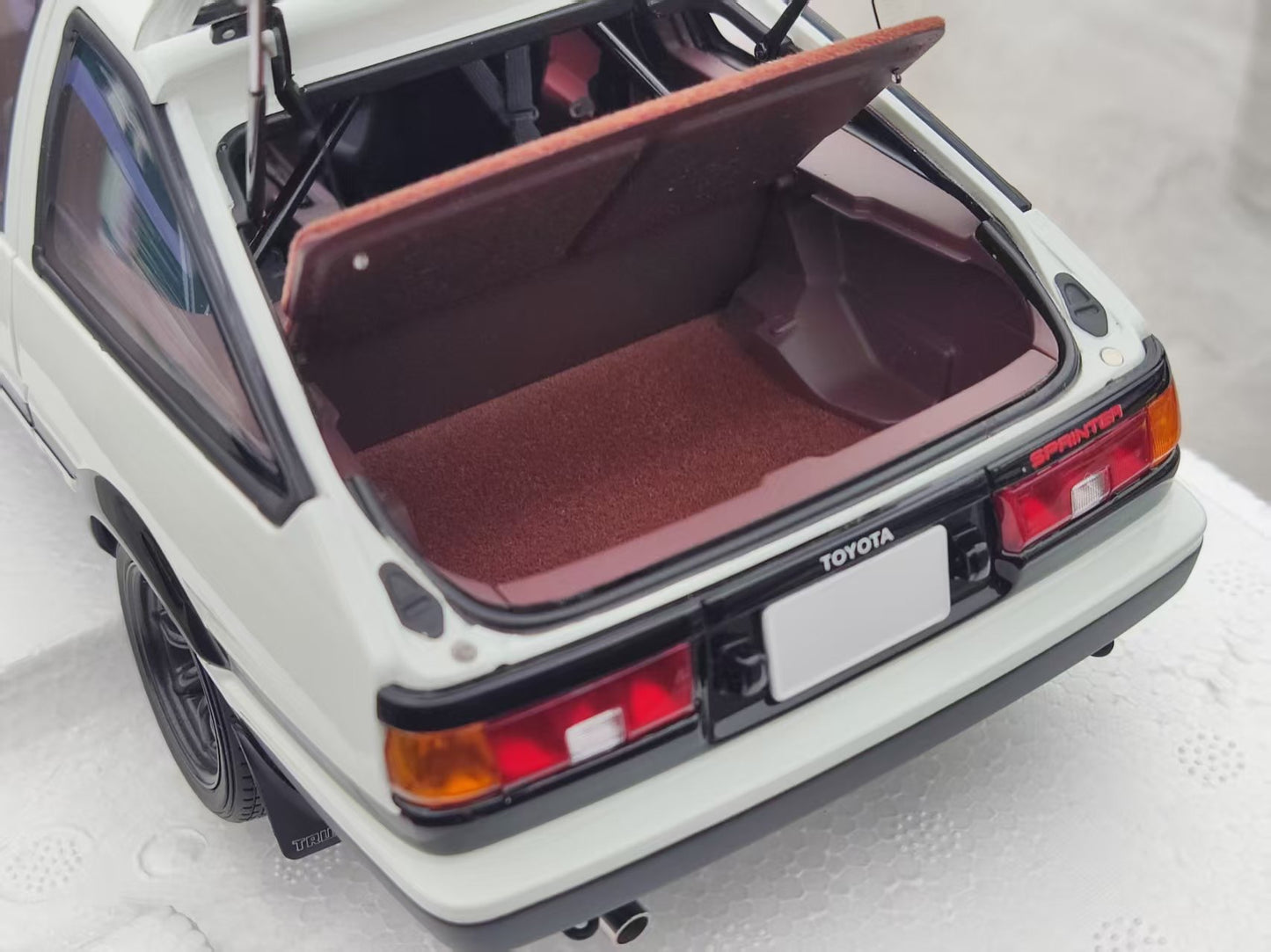 AUTO Art 1/18 Toyota SPRINTER TRUENO (AE86) Initial D Project D Final Version Black and White 78787