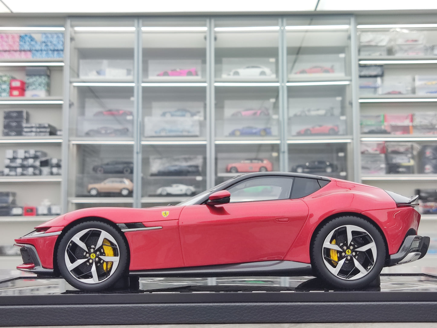 BBR 1/18 Ferrari 12 CILINDRI COUPE Emora Metallic Red P18248FCH