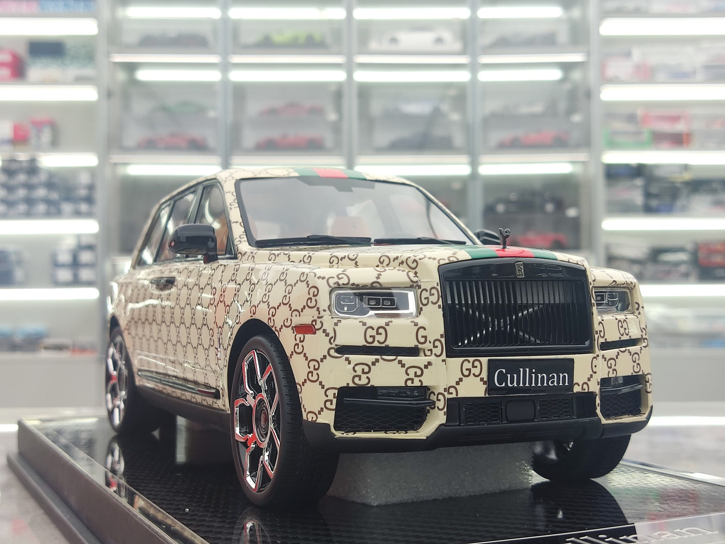 YY Model 1/18 Rolls-Royce Cullinan Resin Car Model JS-YY001